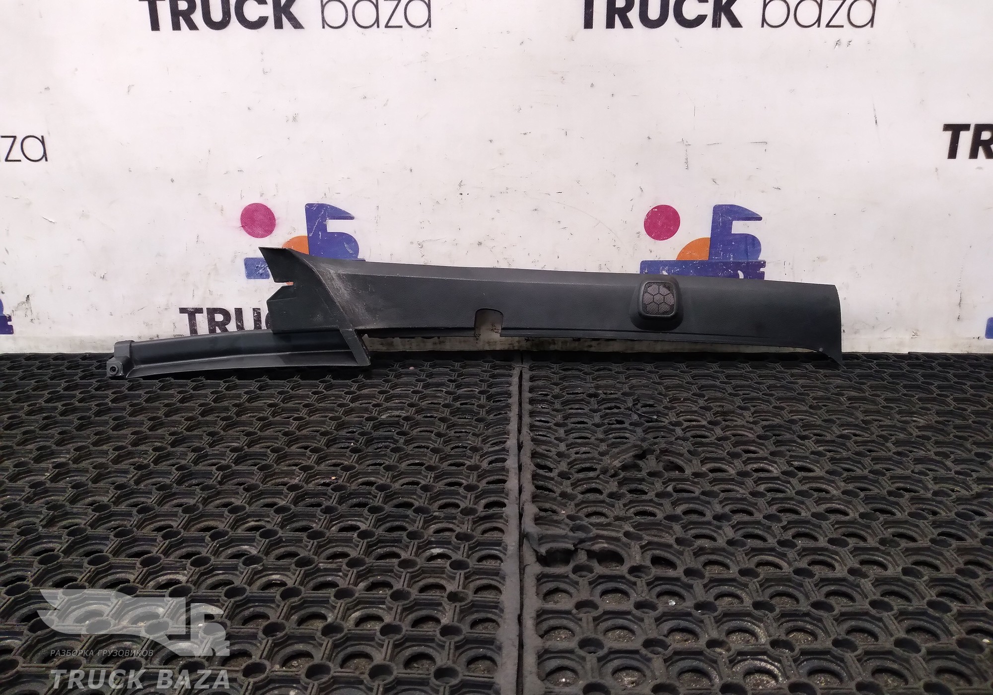 81624306006 Накладка стойки правой для Man TGS