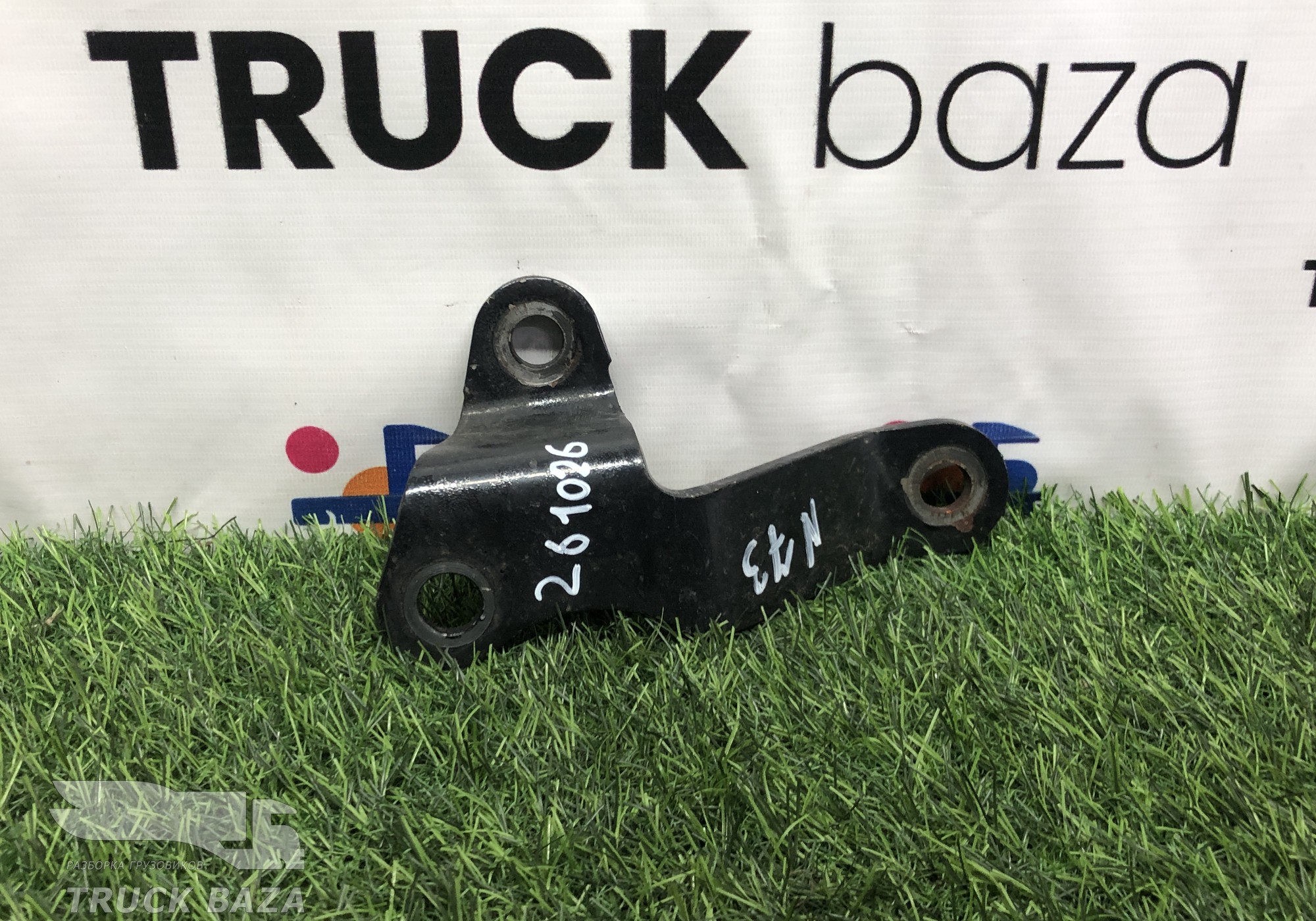 81437400211 Кронштейн стойки стабилизатора левый для Man