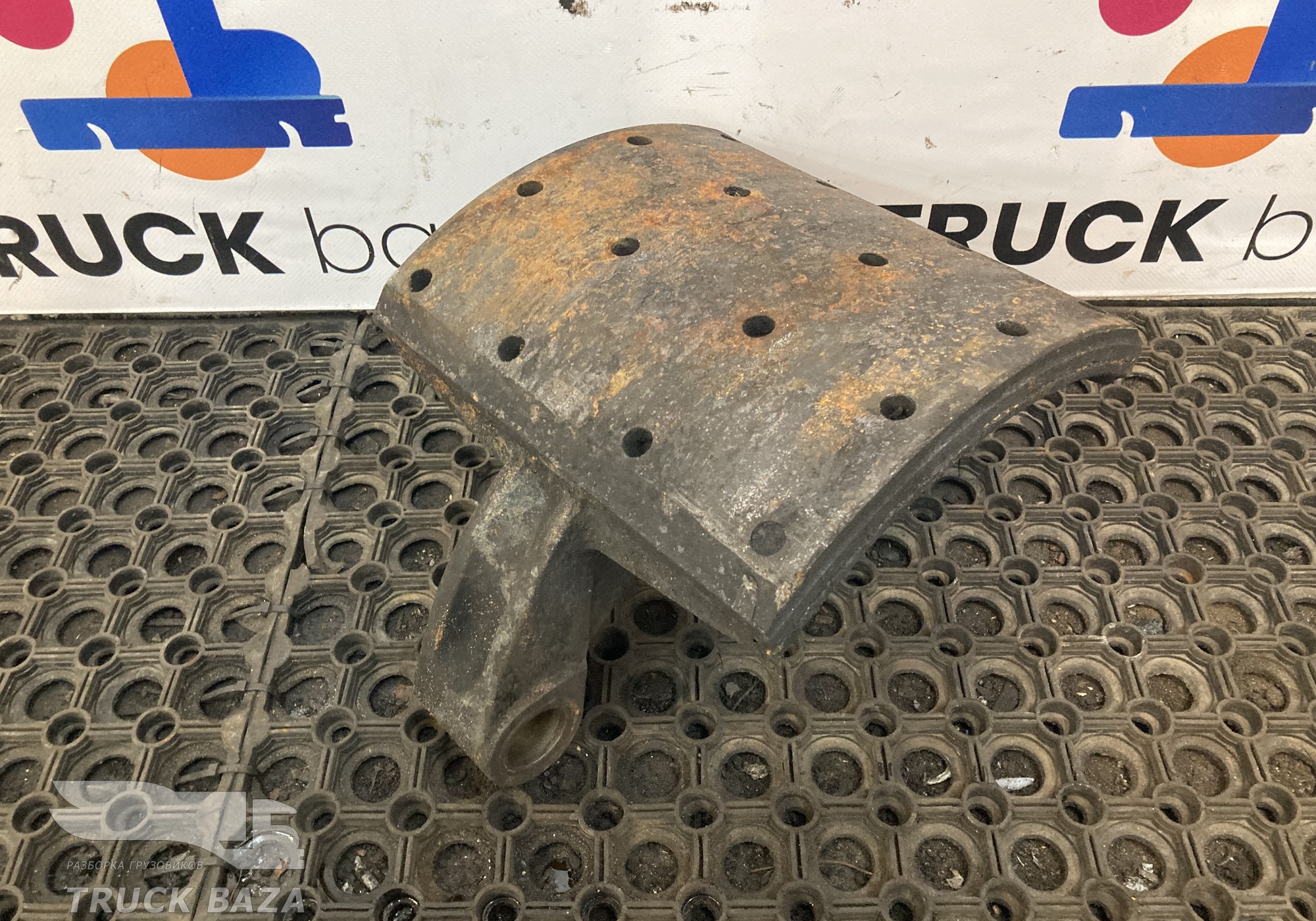 1300209 Колодка тормозная задняя