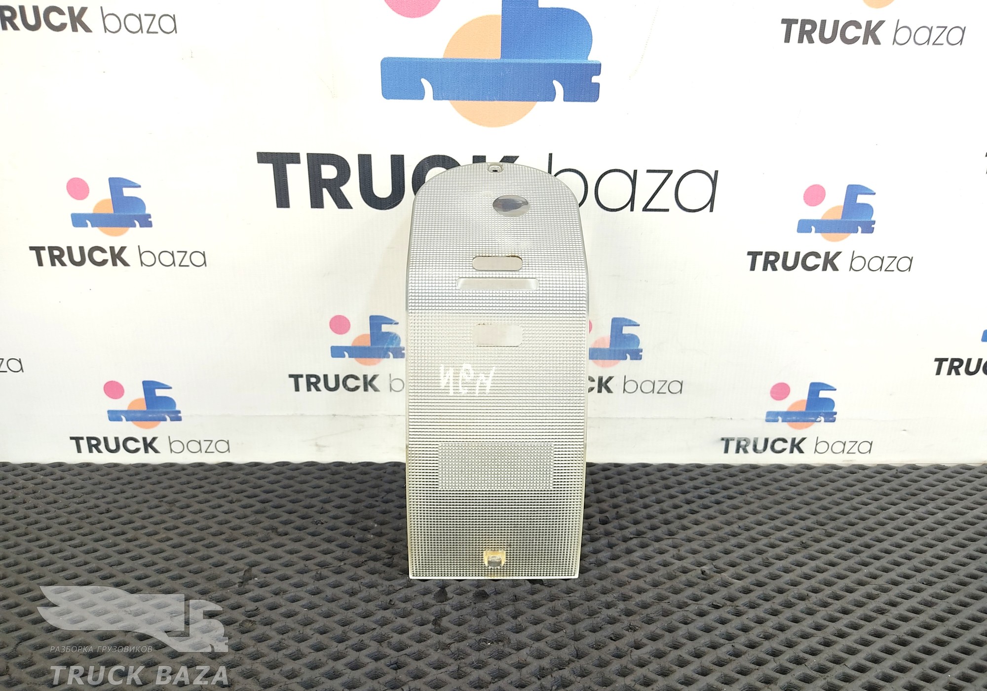 81252016251 Накладка плафона салонного