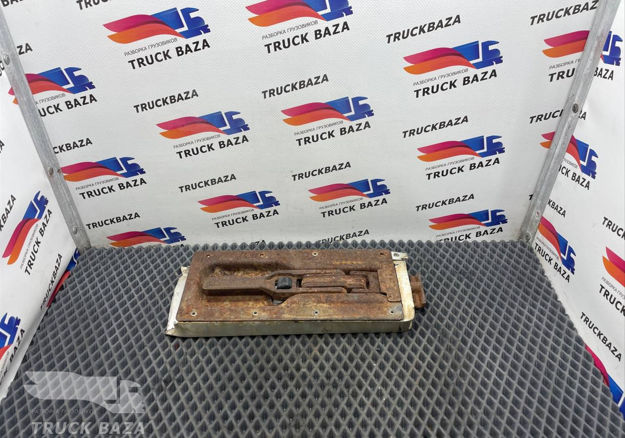 143112767 Замок бортовой для Полуприцепы Koegel