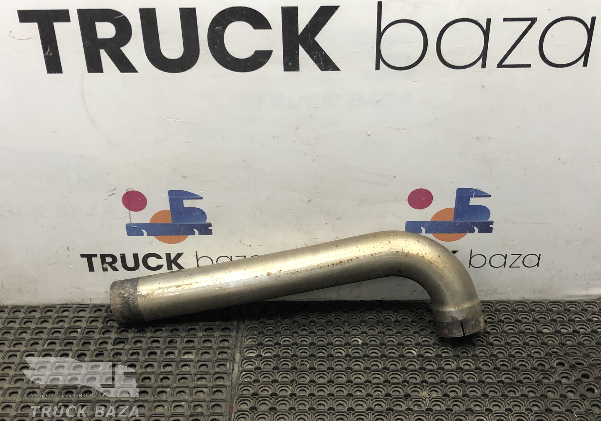 81152040712 Труба глушителя