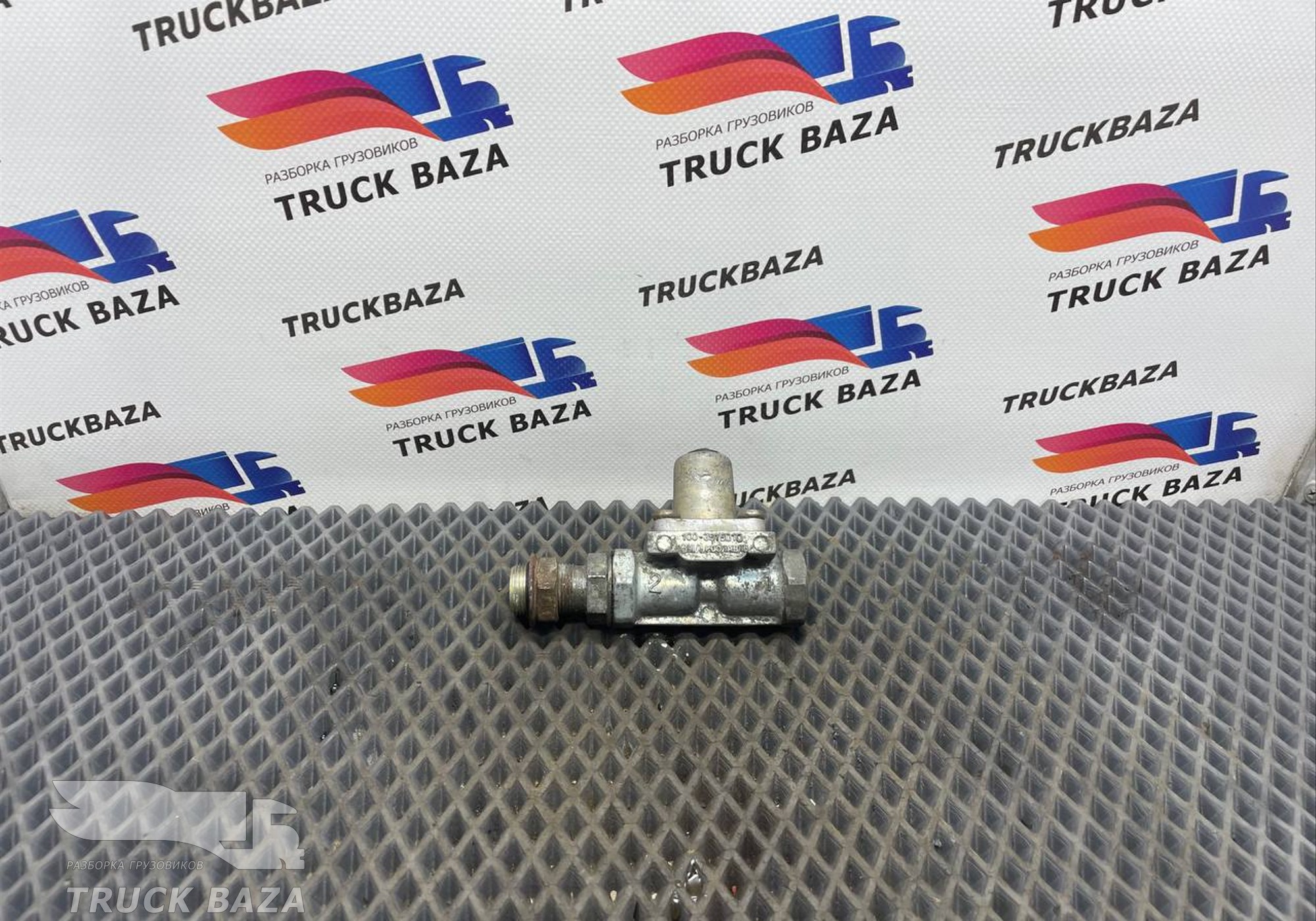 1003515010 Клапан пневматический для КАМАЗ 54901