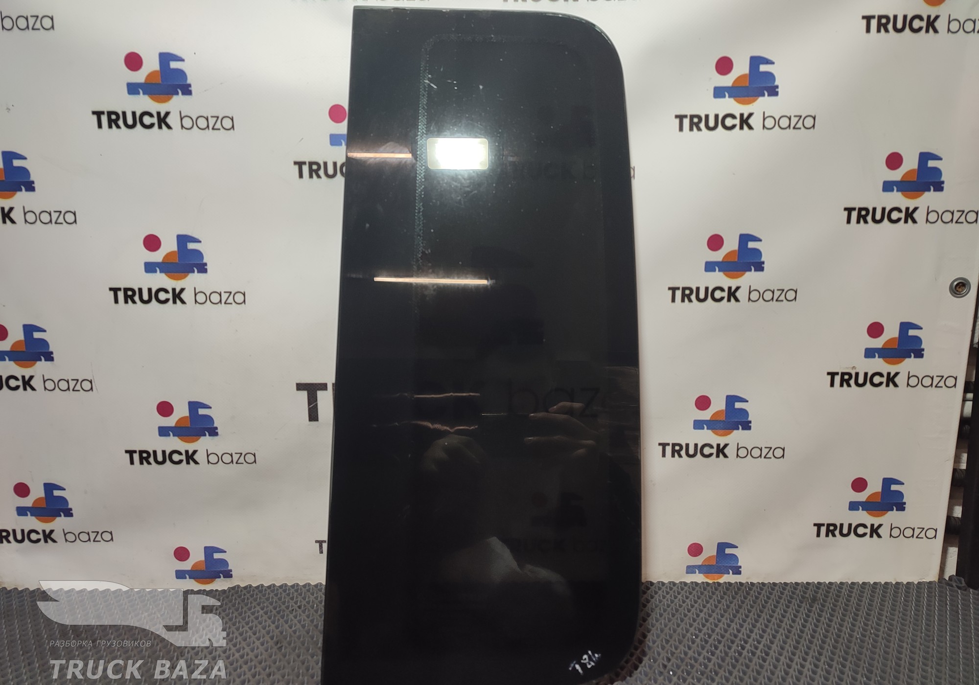 810W625500011 Стекло спальника левое