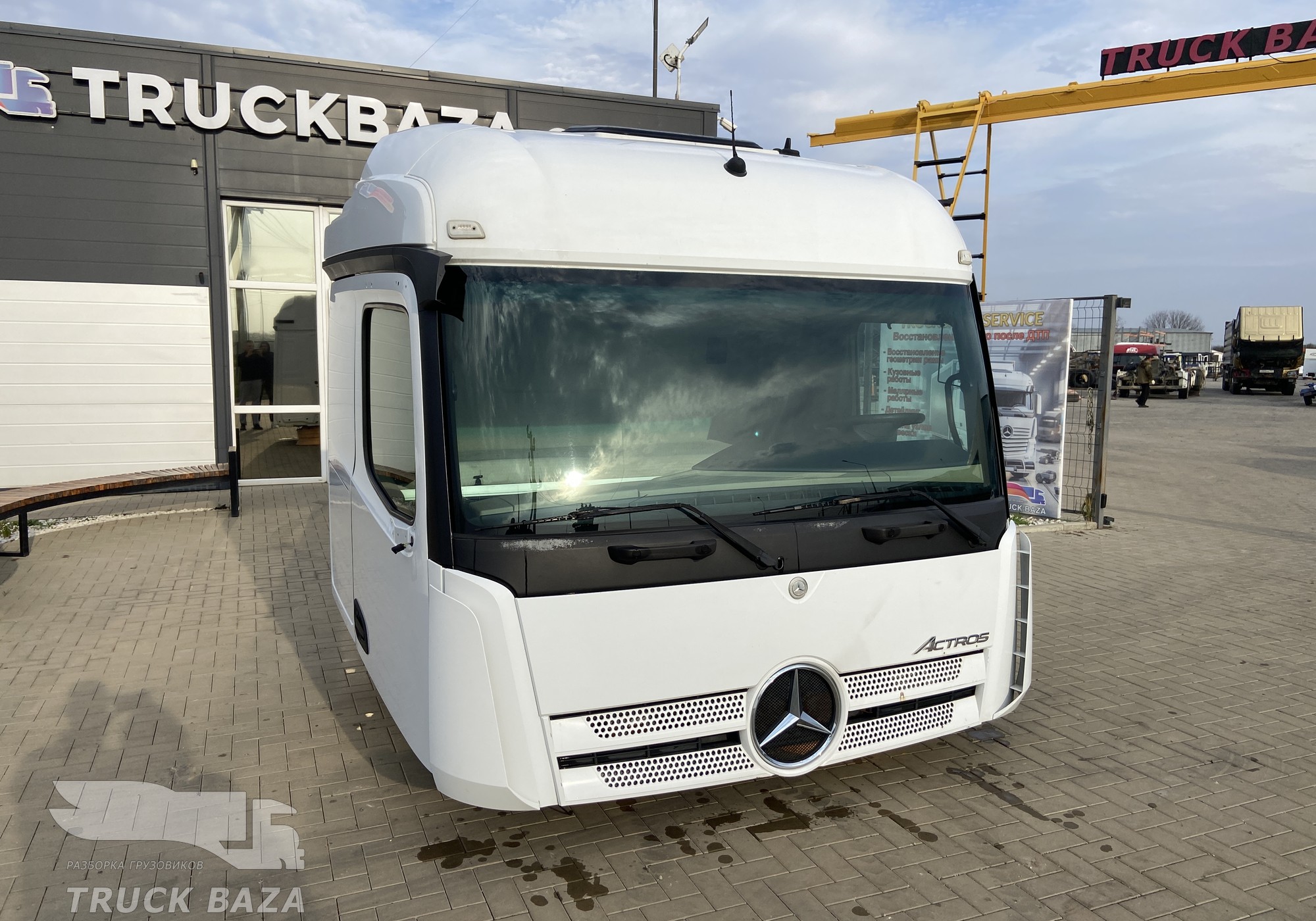 0006001005 Кабина АКПП 2013г. Средняя по высоте Ровный пол (цена неактуальна) для Mercedes-Benz Actros New Actros MP4 (с 2011)