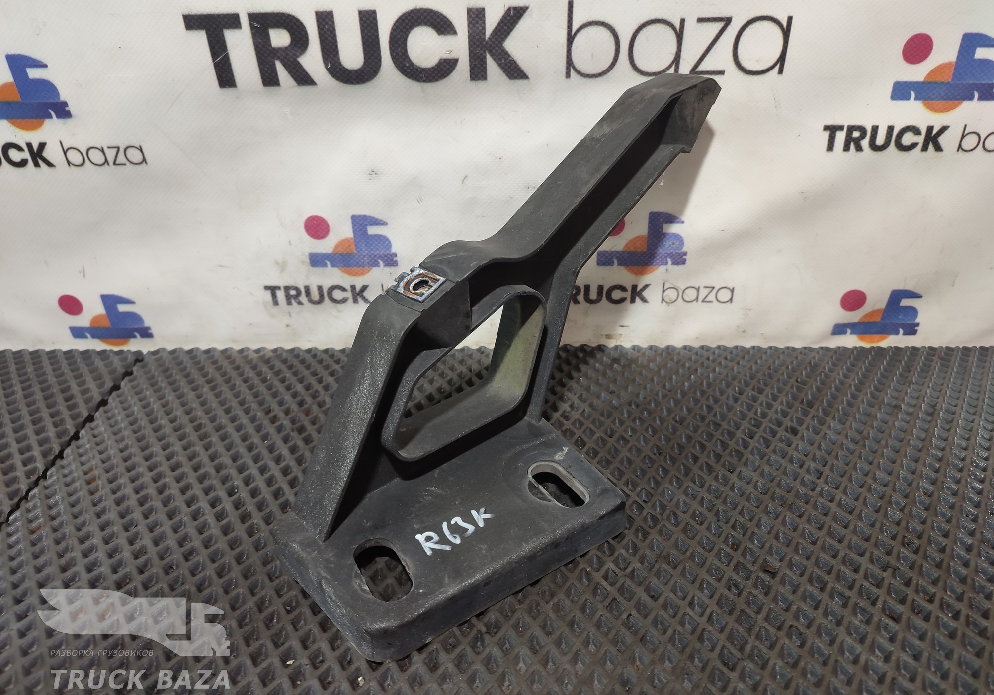 82366148 Кронштейн солнцезащитного козырька правый для Renault T (с 2013)