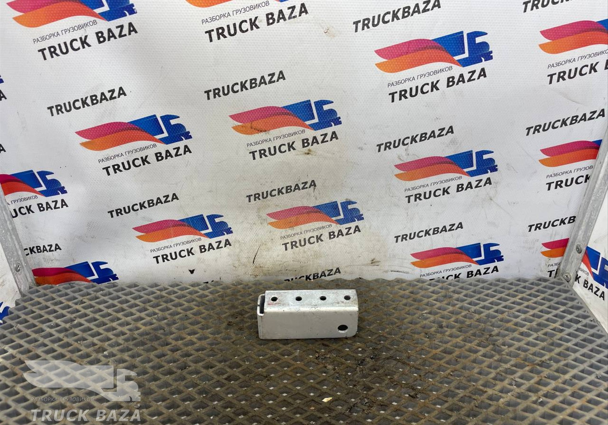 7025100 Кронштейн кармана для Полуприцепы Разные Полуприцепы