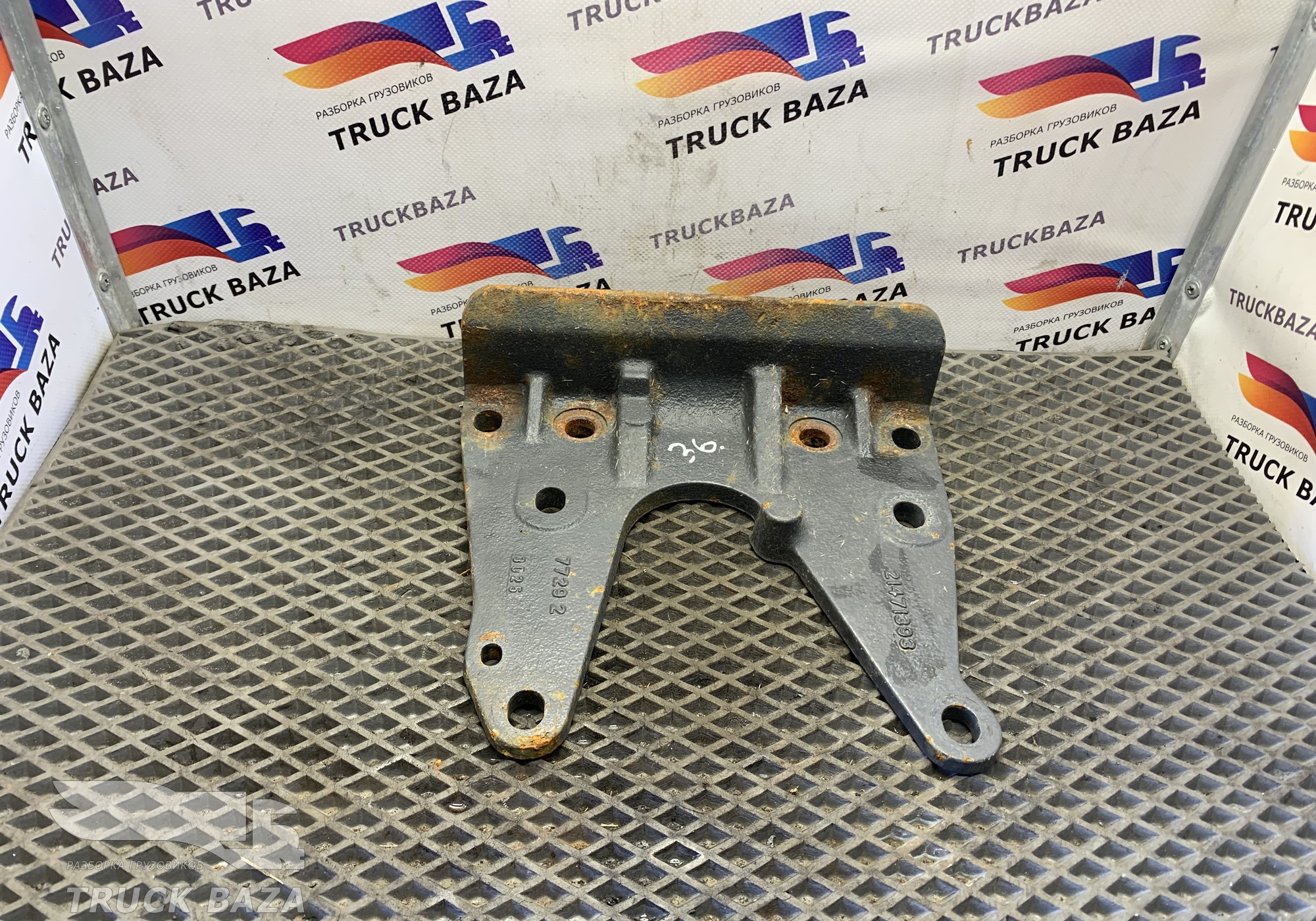 21471393 Кронштейн передней пневморессоры для Volvo
