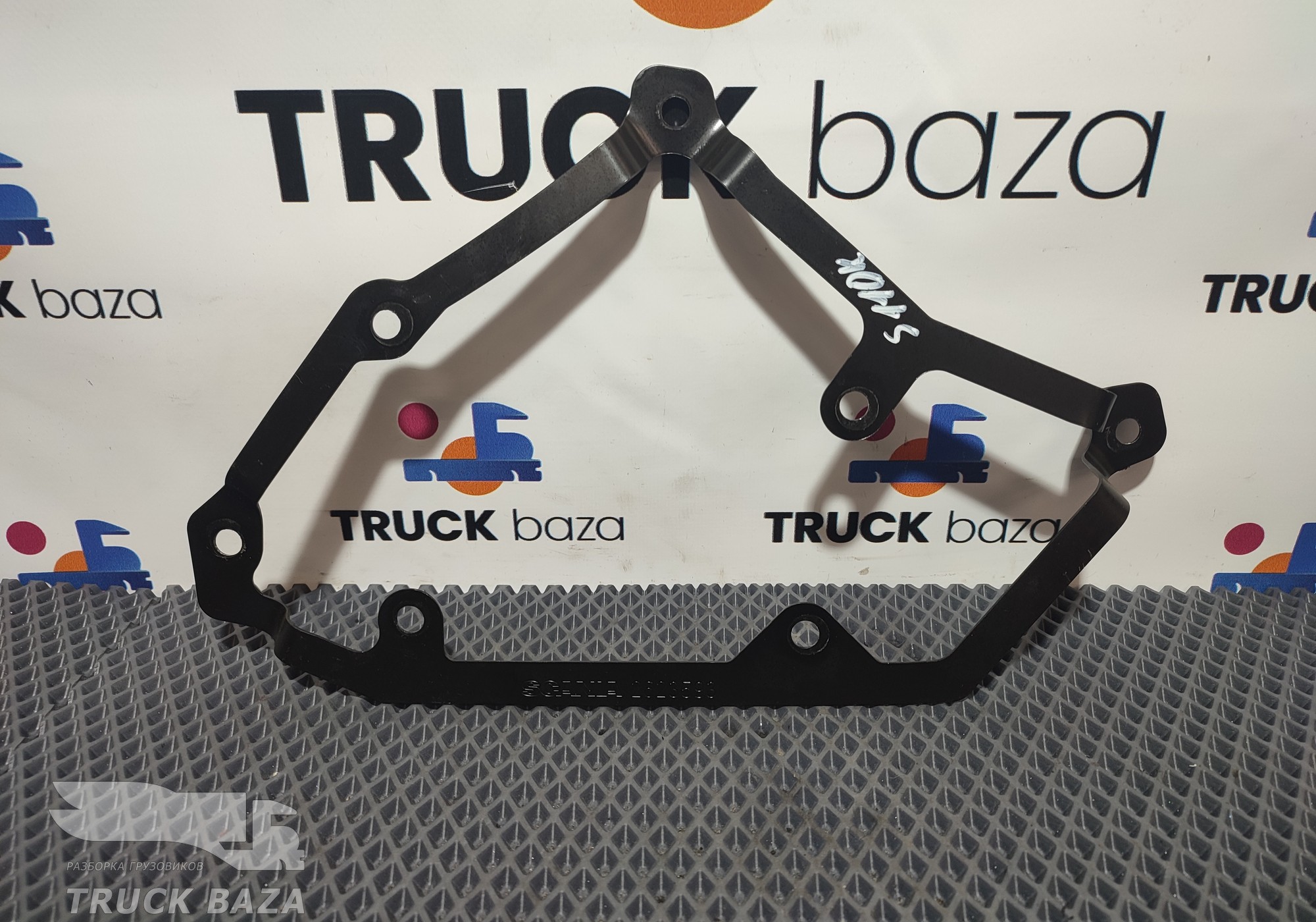 2623593 Кронштейн верхней противотуманной фары левый для Scania 6-series R (с 2016)