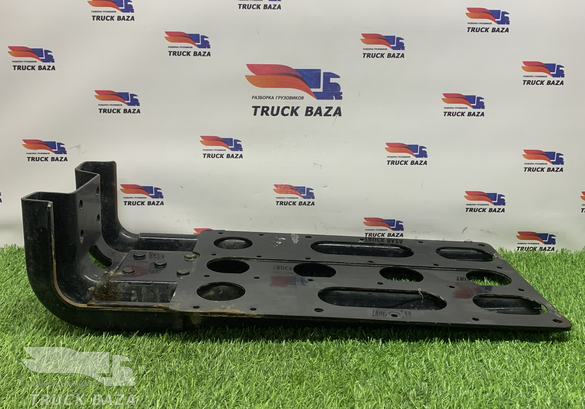 81612435430 Кронштейн крыла переднего