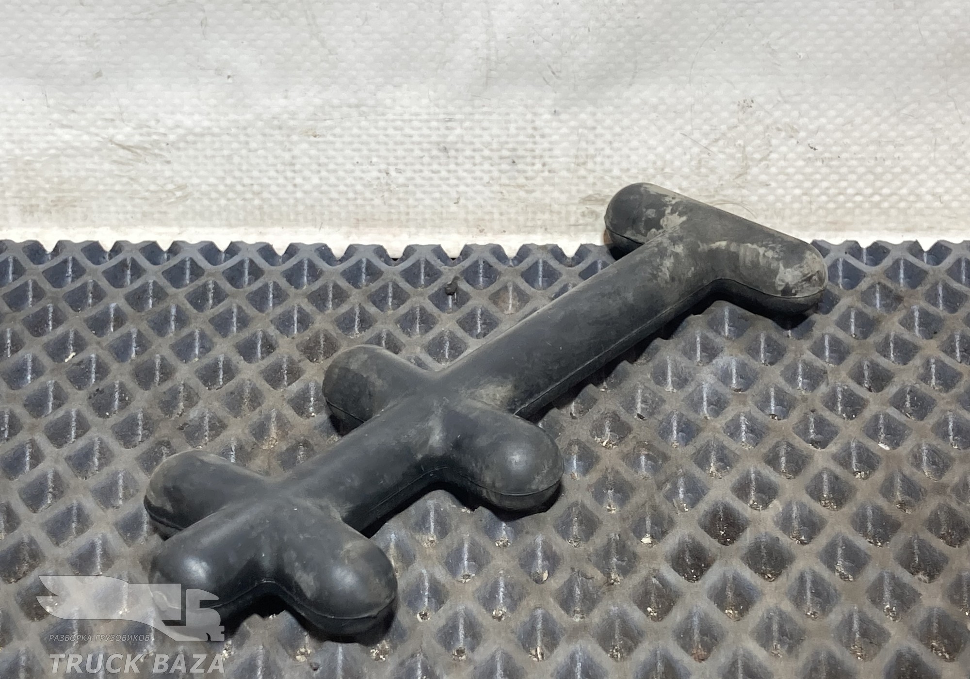 1352408 Кронштейн шумоизоляции