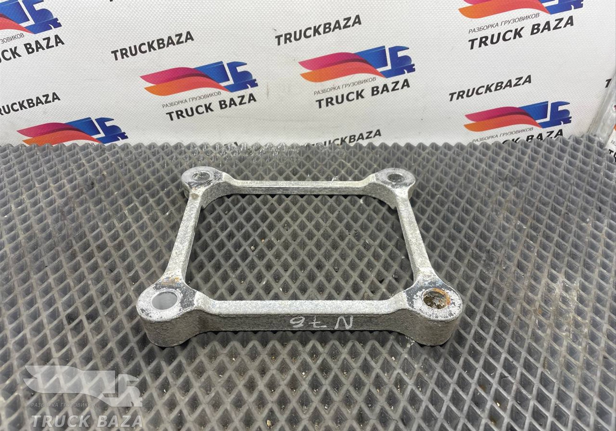 81418200209 Проставка топливного бака для Man TGX TG3 (с 2020)