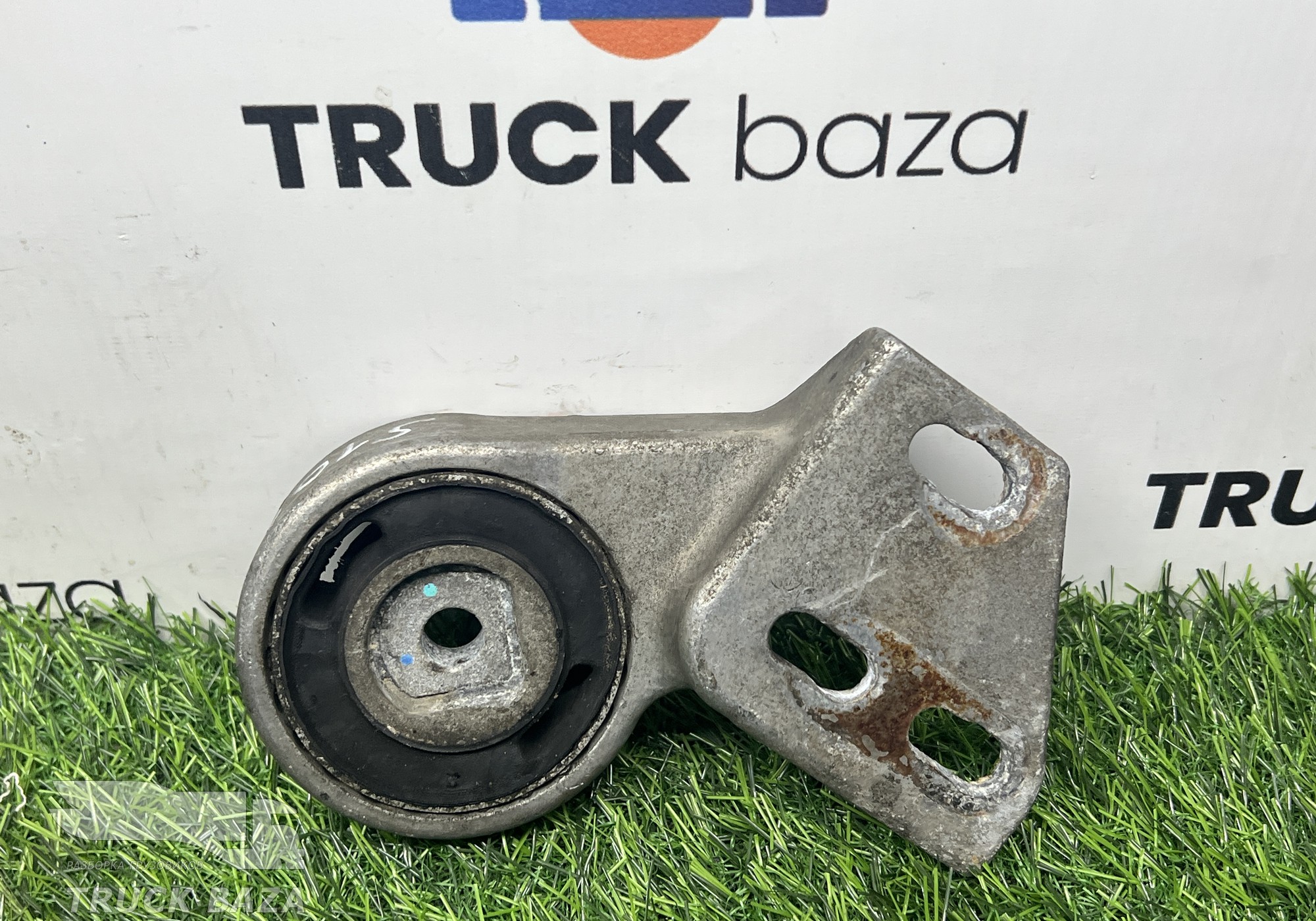 1791182 Кронштейн интеркулера левый