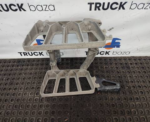 81615110027 Кронштейн корпуса подножек левый для Man TGX TG3 (с 2020)