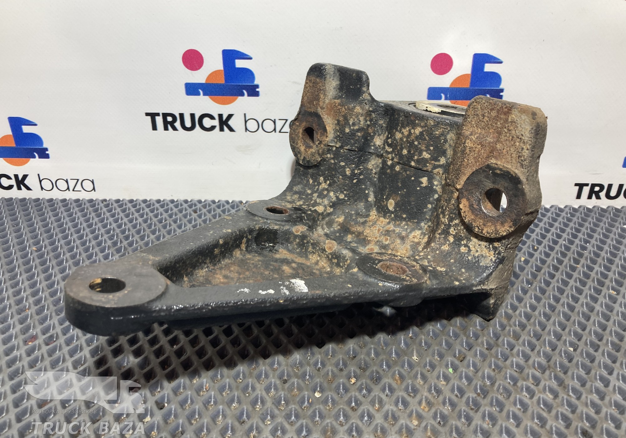 81413013301 Кронштейн передней рессоры для Man TGS I (с 2007)