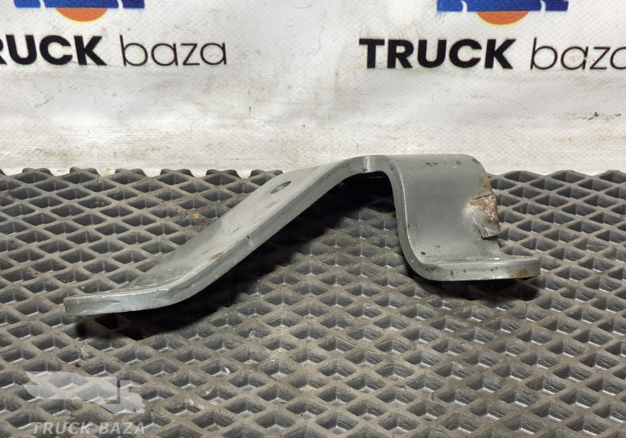 WG9925682121 Кронштейн стабилизатора переднего правого для Sinotruk Sitrak C7H