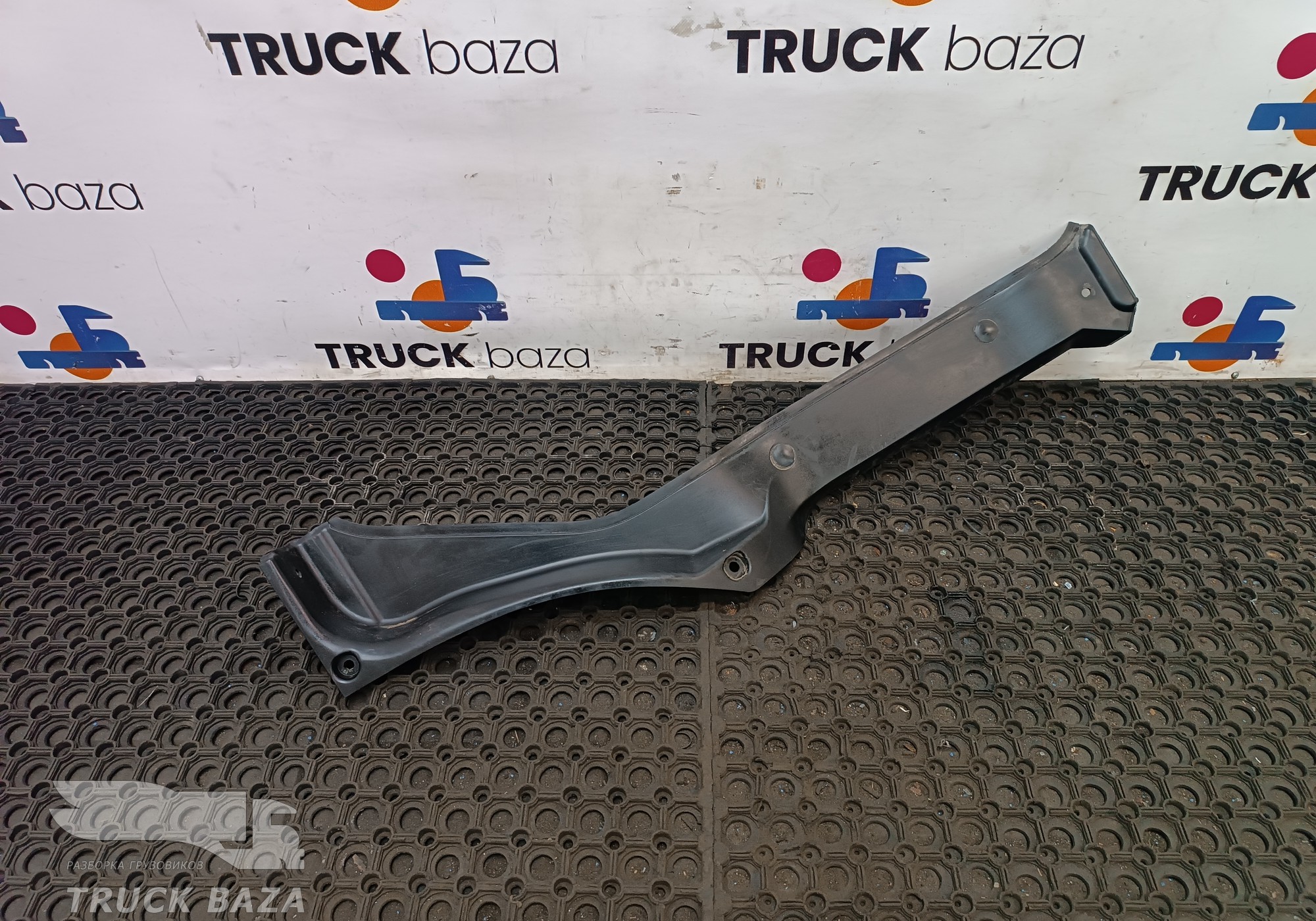 9436840218 Накладка на порог правая для Mercedes-Benz