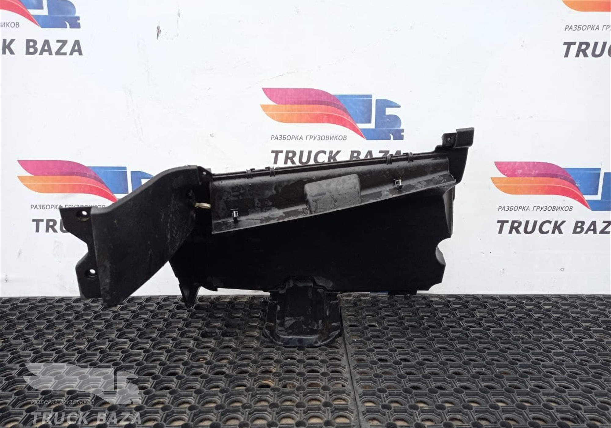 81614700040 Накладка декоративная для Man TGX II (с 2012)