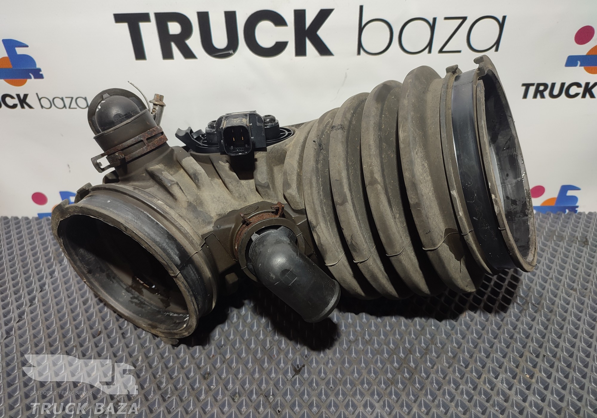 2486130 Патрубок воздушного фильтра для Scania 6-series R (с 2016)