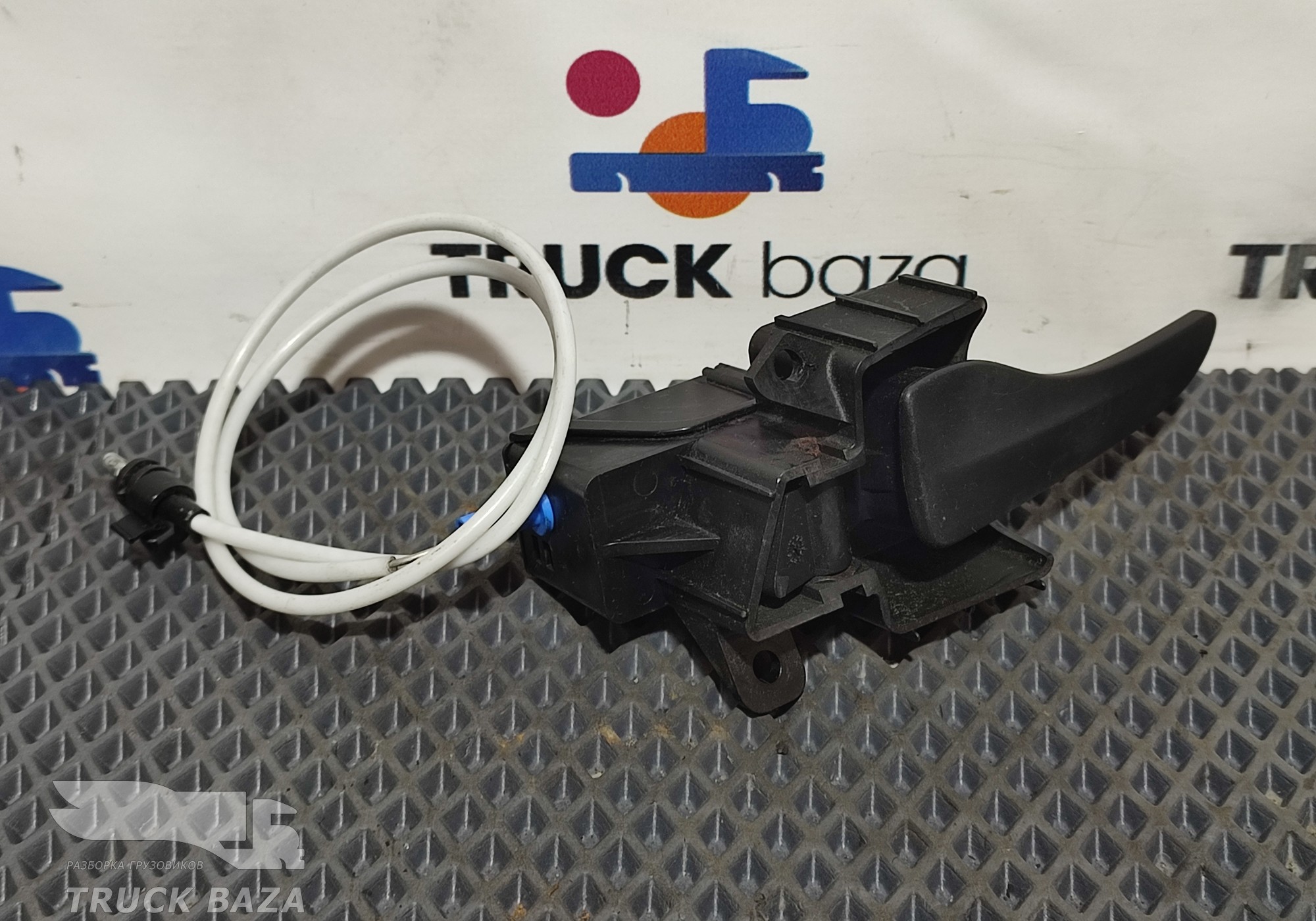 A9417200066 Ручка двери внутренняя левая для КАМАЗ 5490 (с 2013)