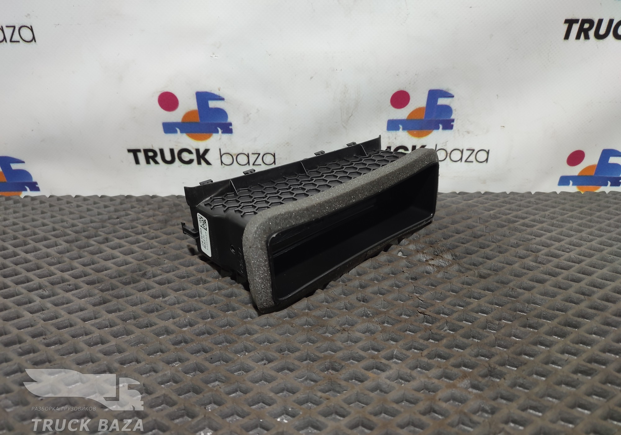 JC4670018B08 Дефлектор воздушный для Ford F-MAX (с 2018)