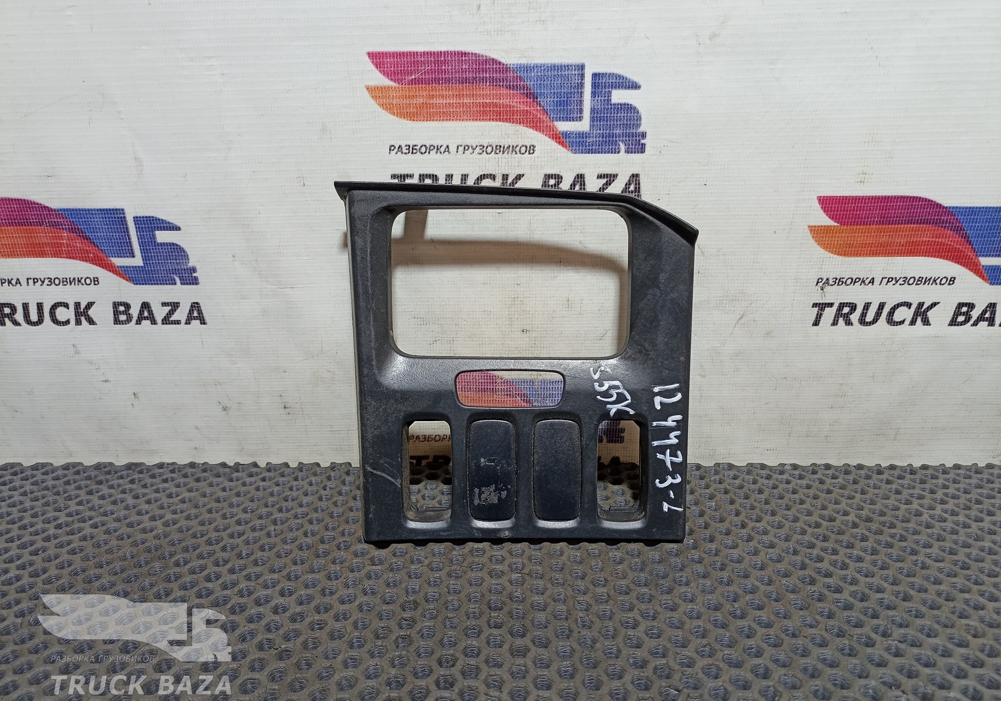 1868290 Рамка кнопок для Scania 5-series R (с 2004 по 2016)