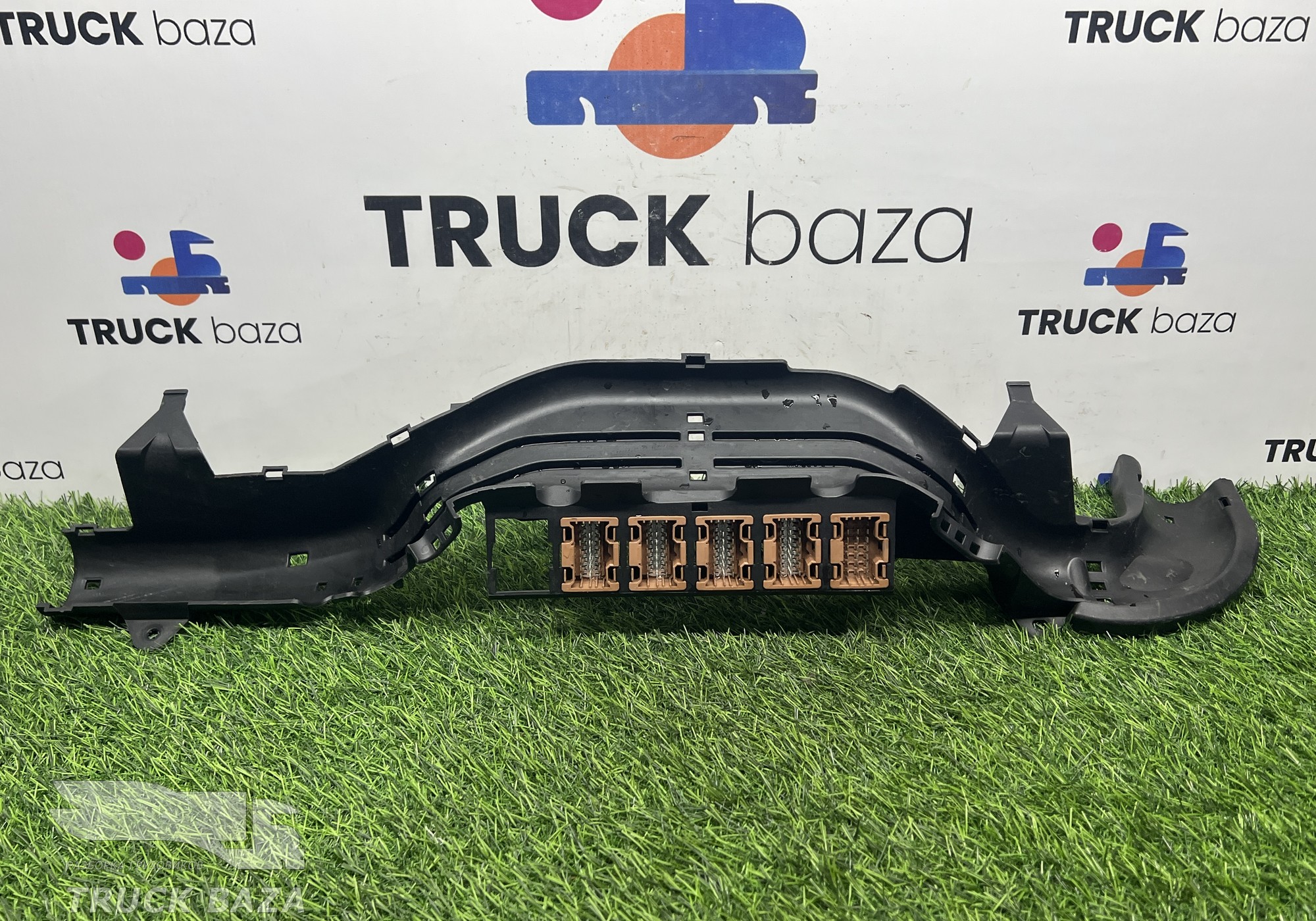 1874210 Кронштейн электропроводки