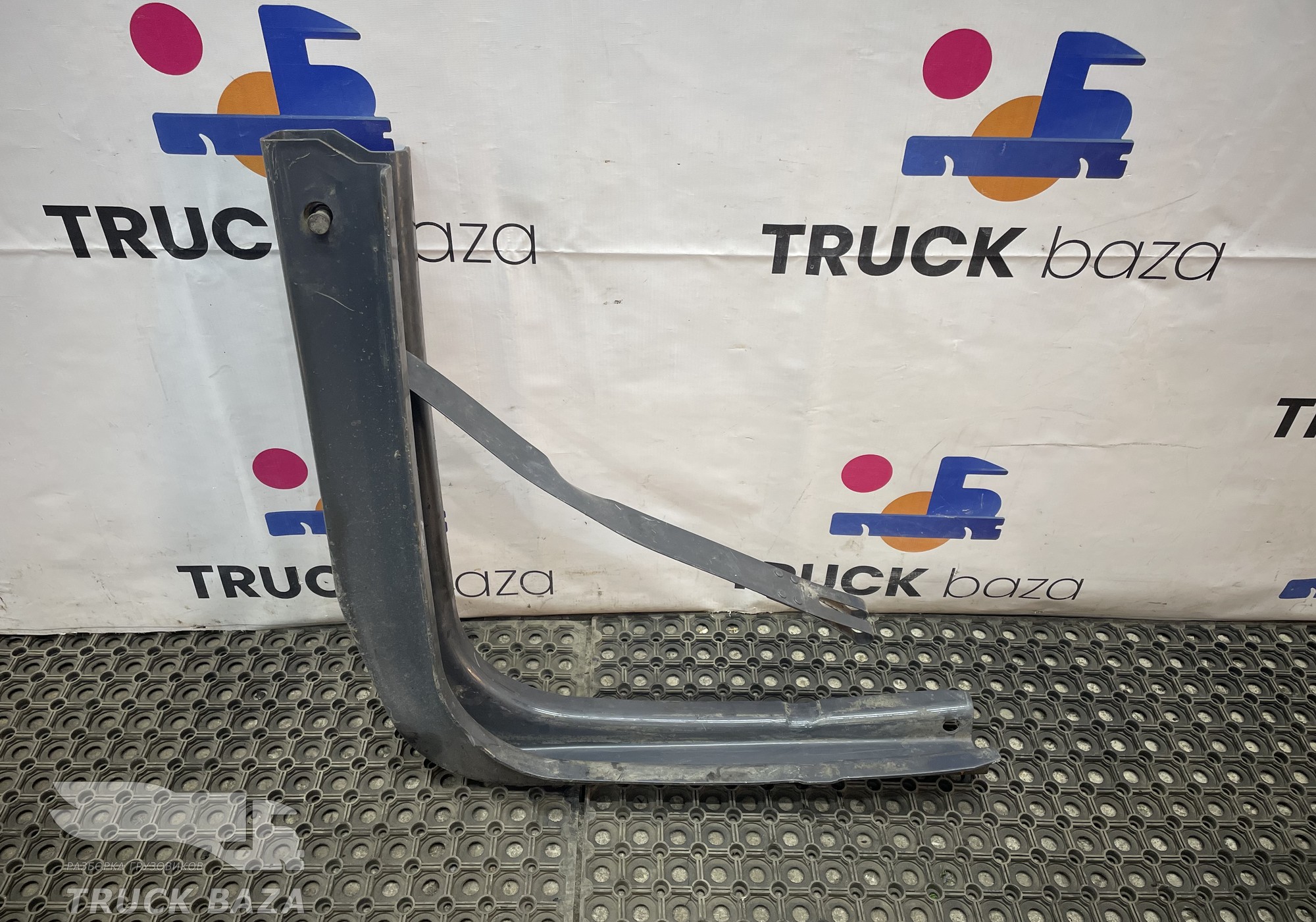 1488893 Кронштейн топливного бака