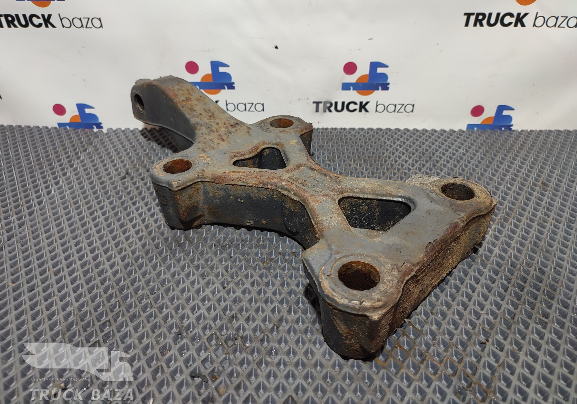 1769882 Кронштейн амортизатора заднего правый