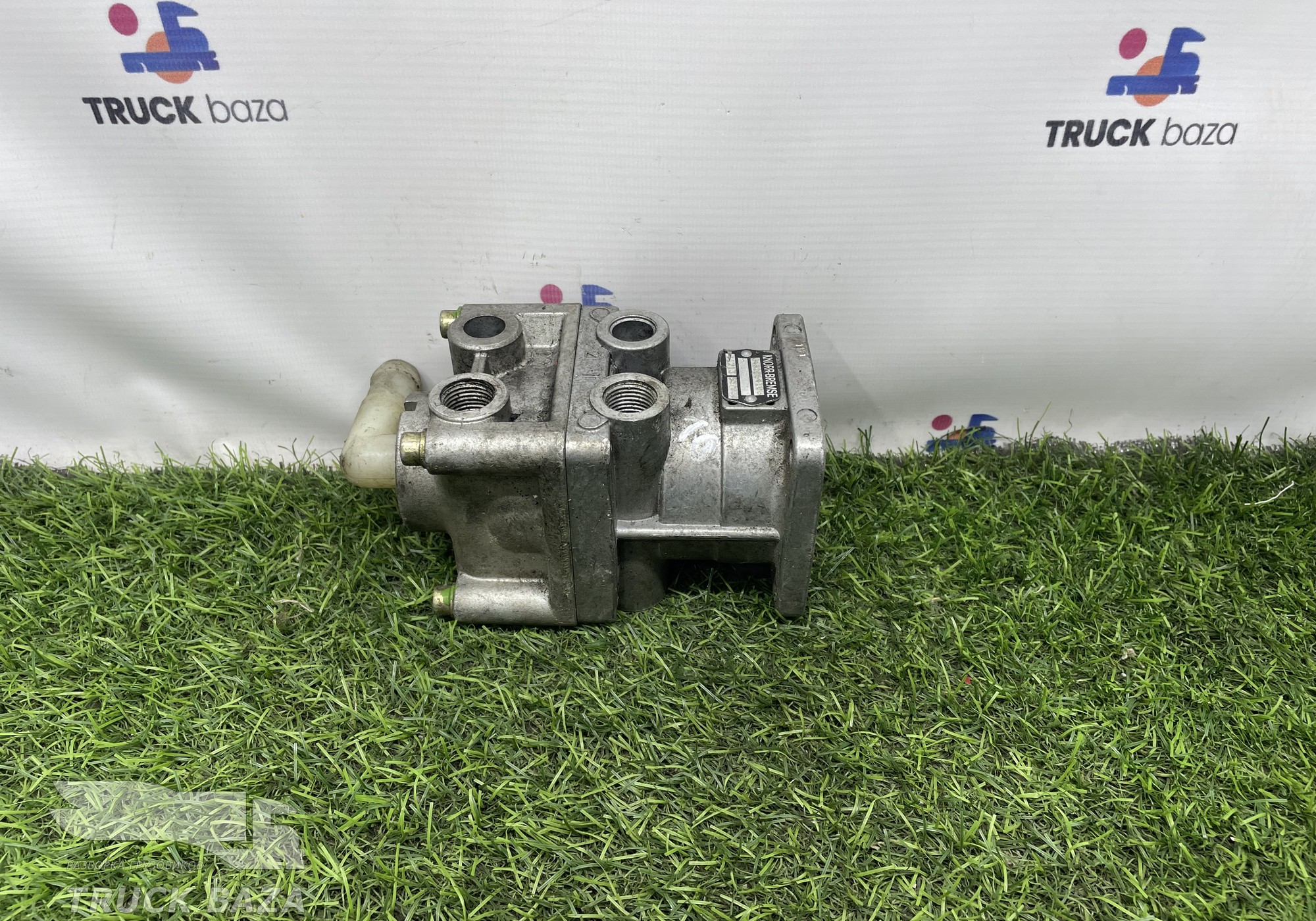 0481064108 Кран тормозной главный