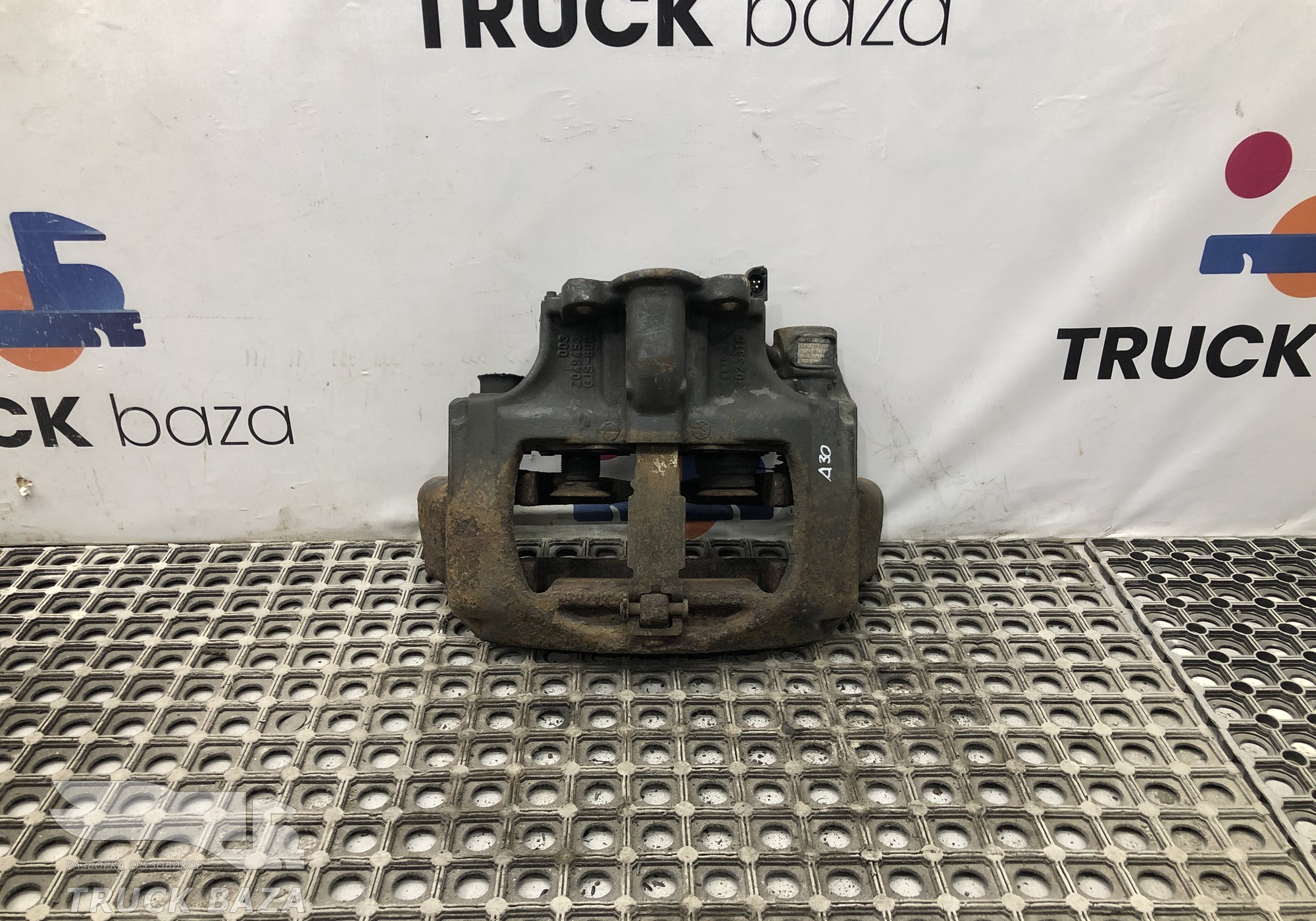 A9444201102 Суппорт правый