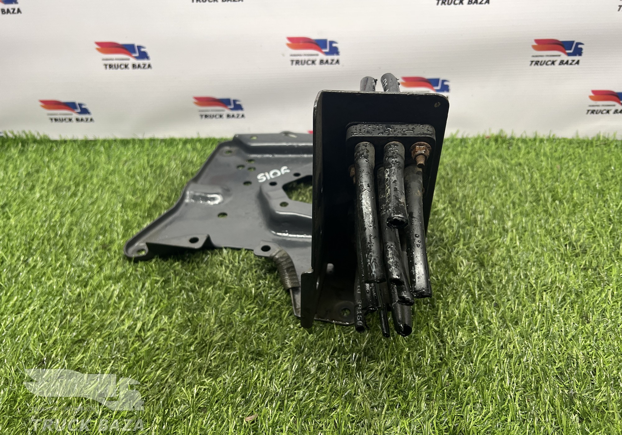 1481526 Кронштейн тормозных кранов