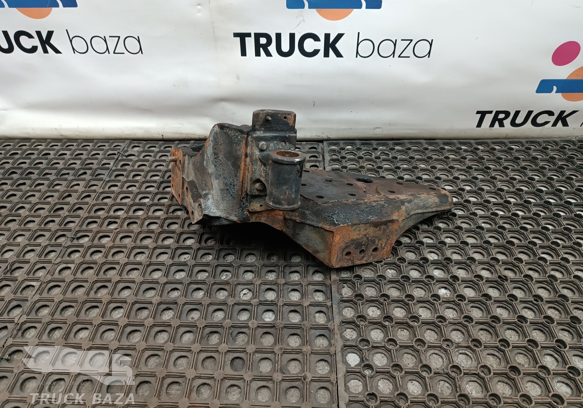 5010574625 Кронштейн торсиона кабины правый для Renault