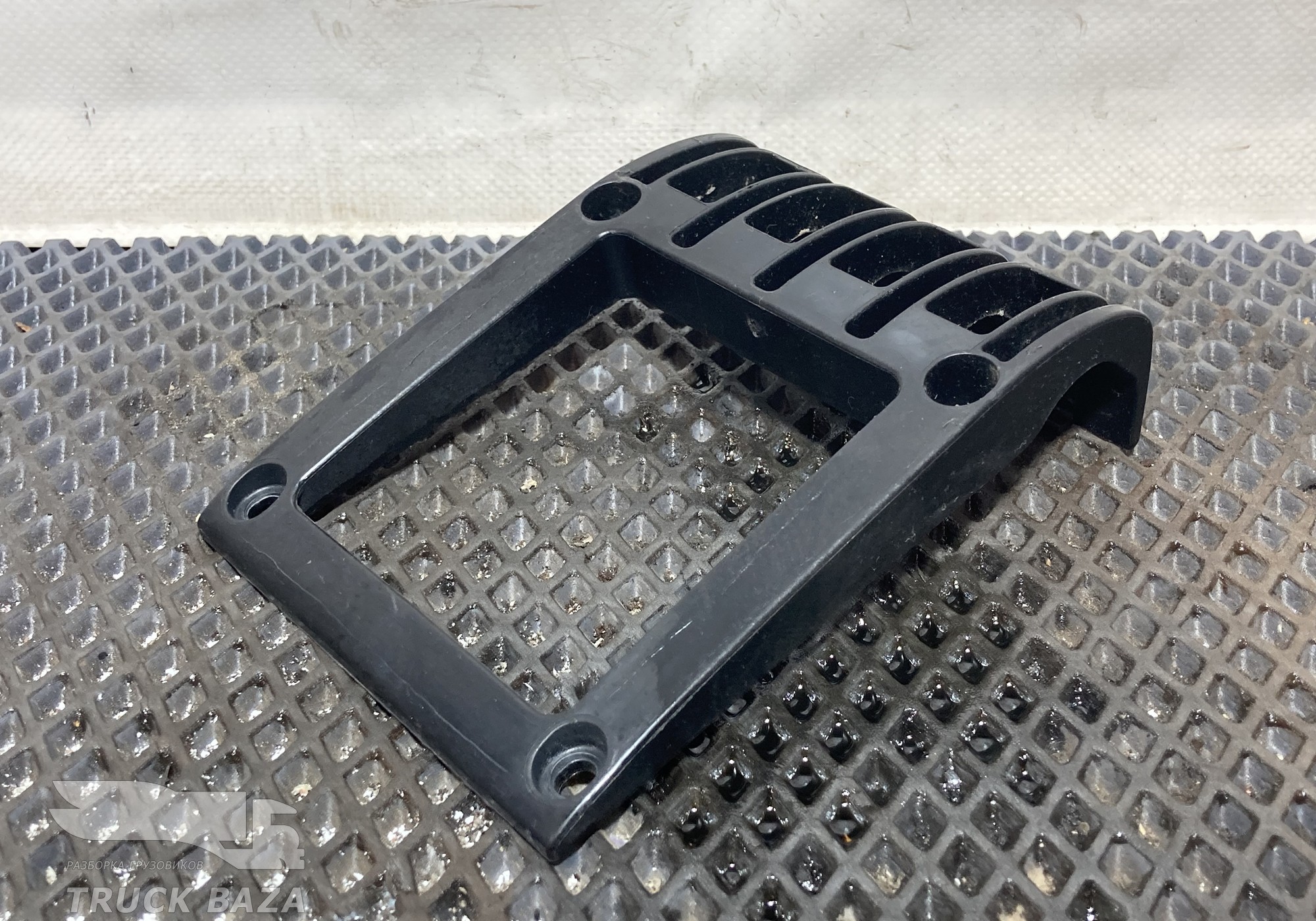 81637310375 Кронштейн зеркала прижимной