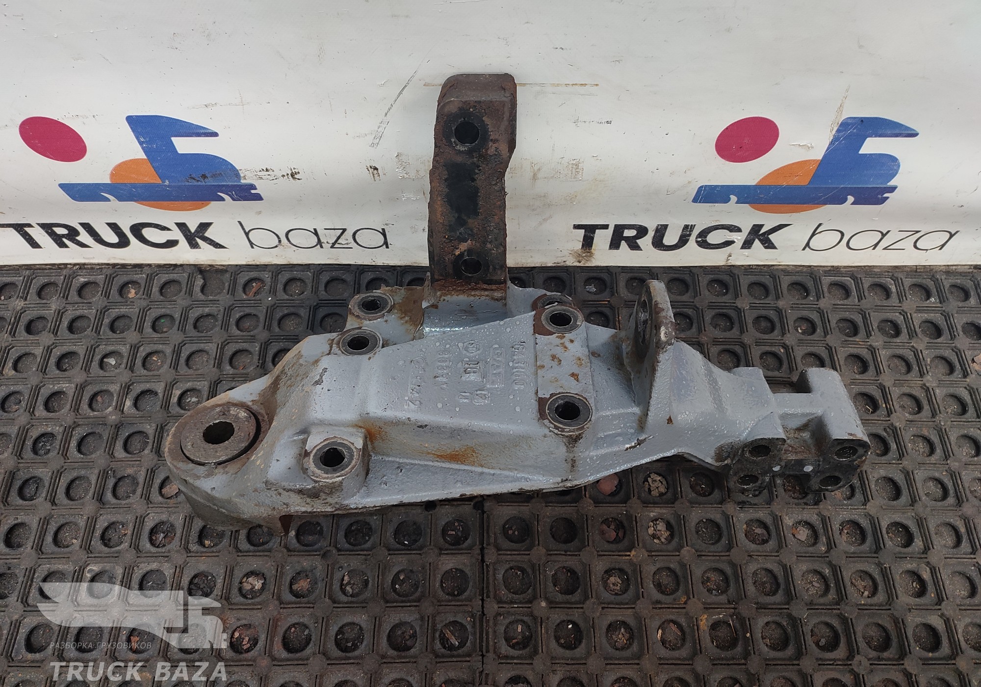 1643160 Кронштейн рессоры передний левый для Daf XF105 (с 2005)