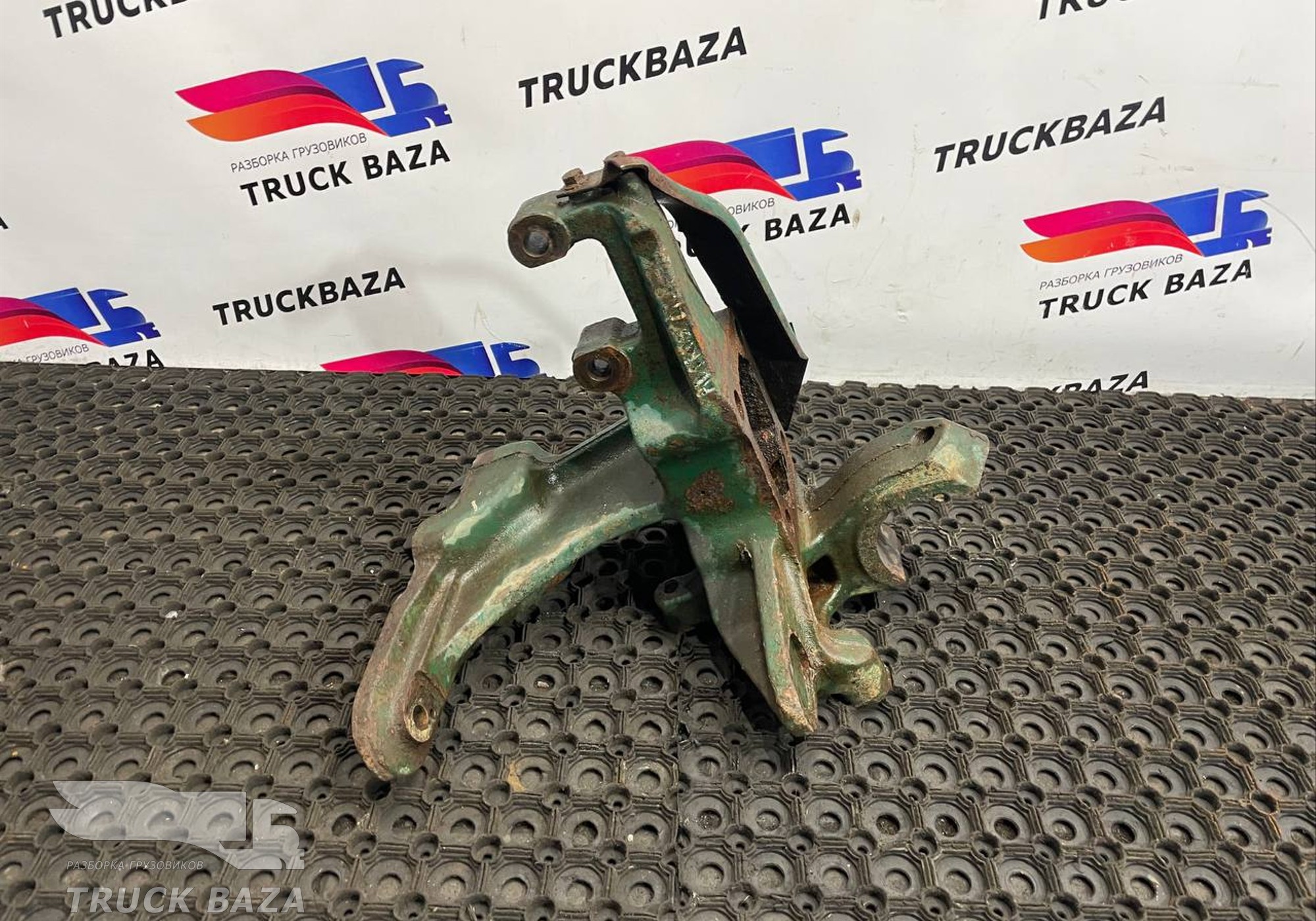 9413270241 Кронштейн переднего стабилизатора левый для Mercedes-Benz