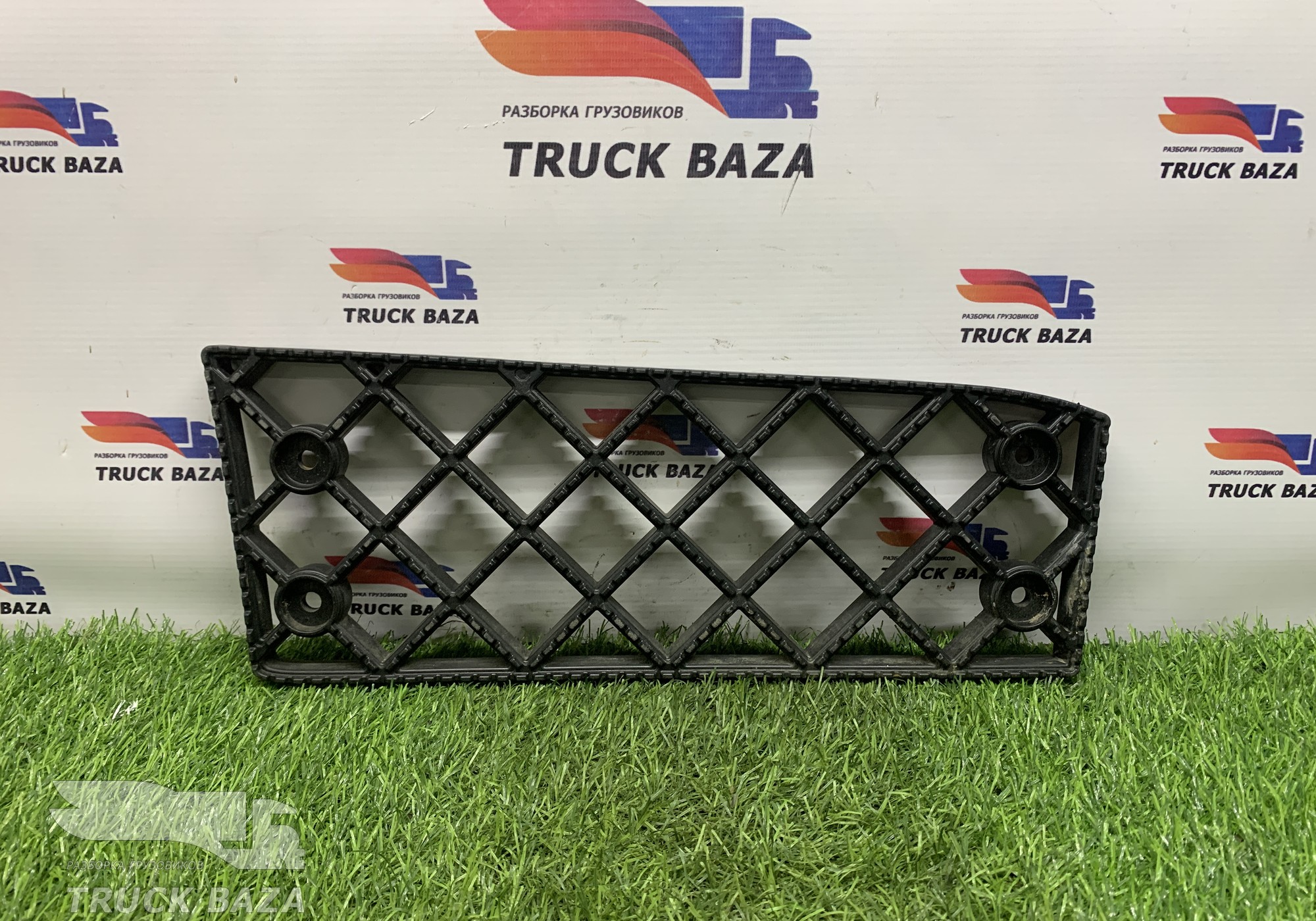 549018405037 Площадка подножки для КАМАЗ 54901