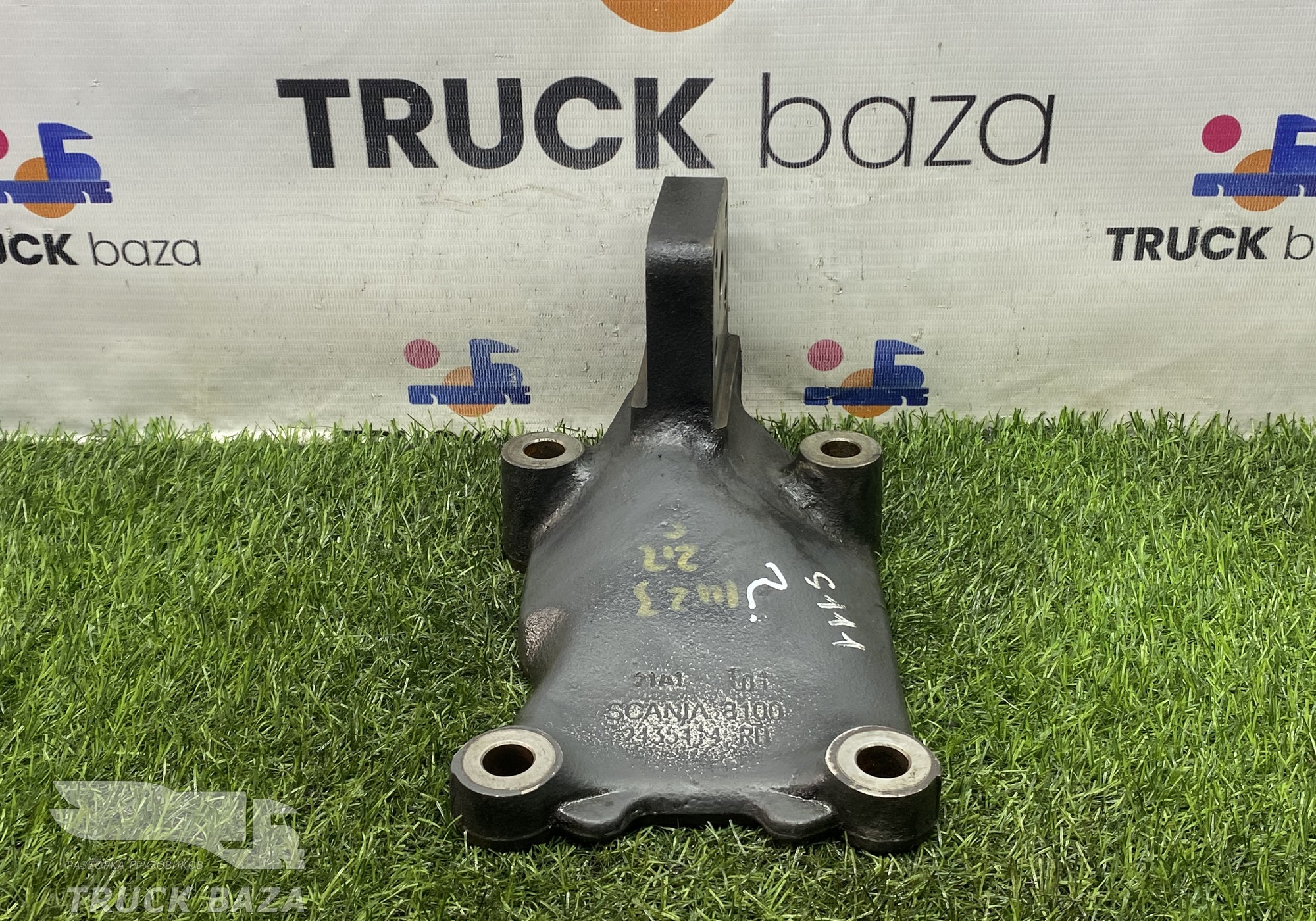 2435414 Кронштейн двигателя правый