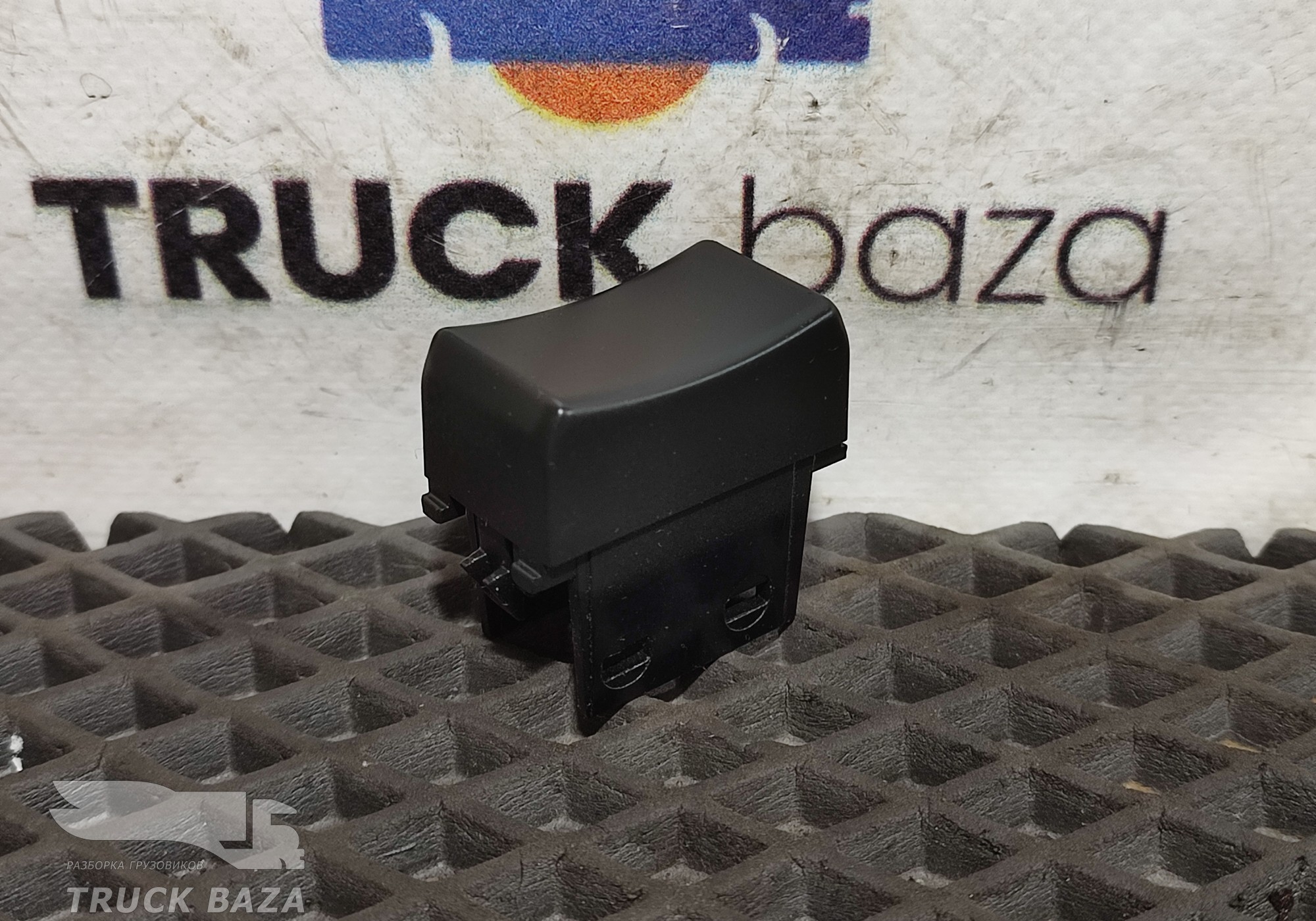 82303552 Заглушка кнопки для Volvo FH 4 (с 2012)