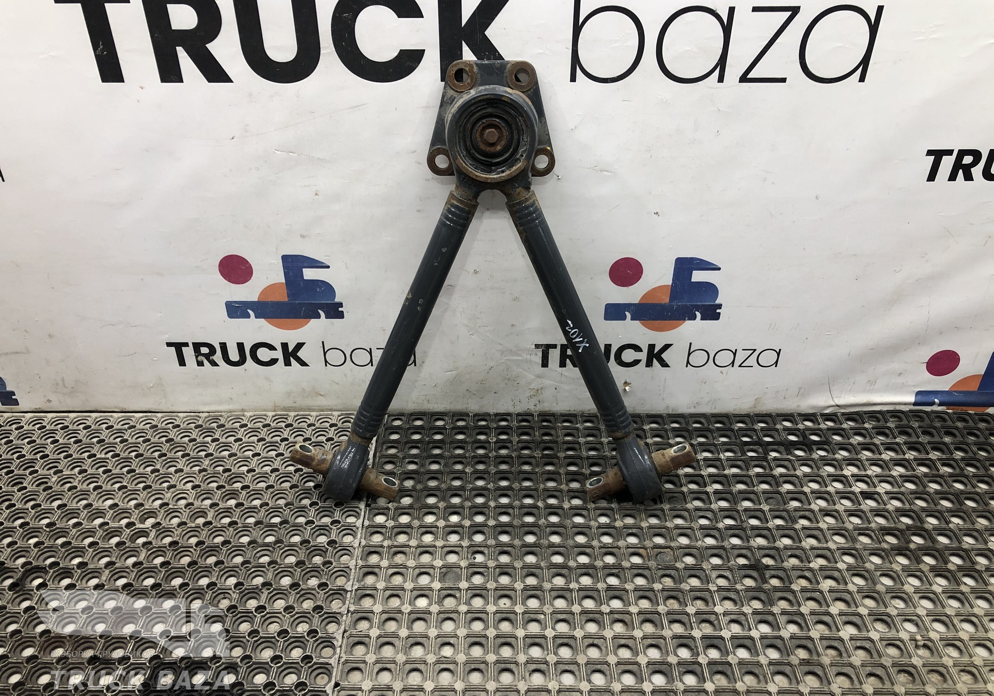 1617096 Тяга реактивная V-образная для Daf XF105 (с 2005)