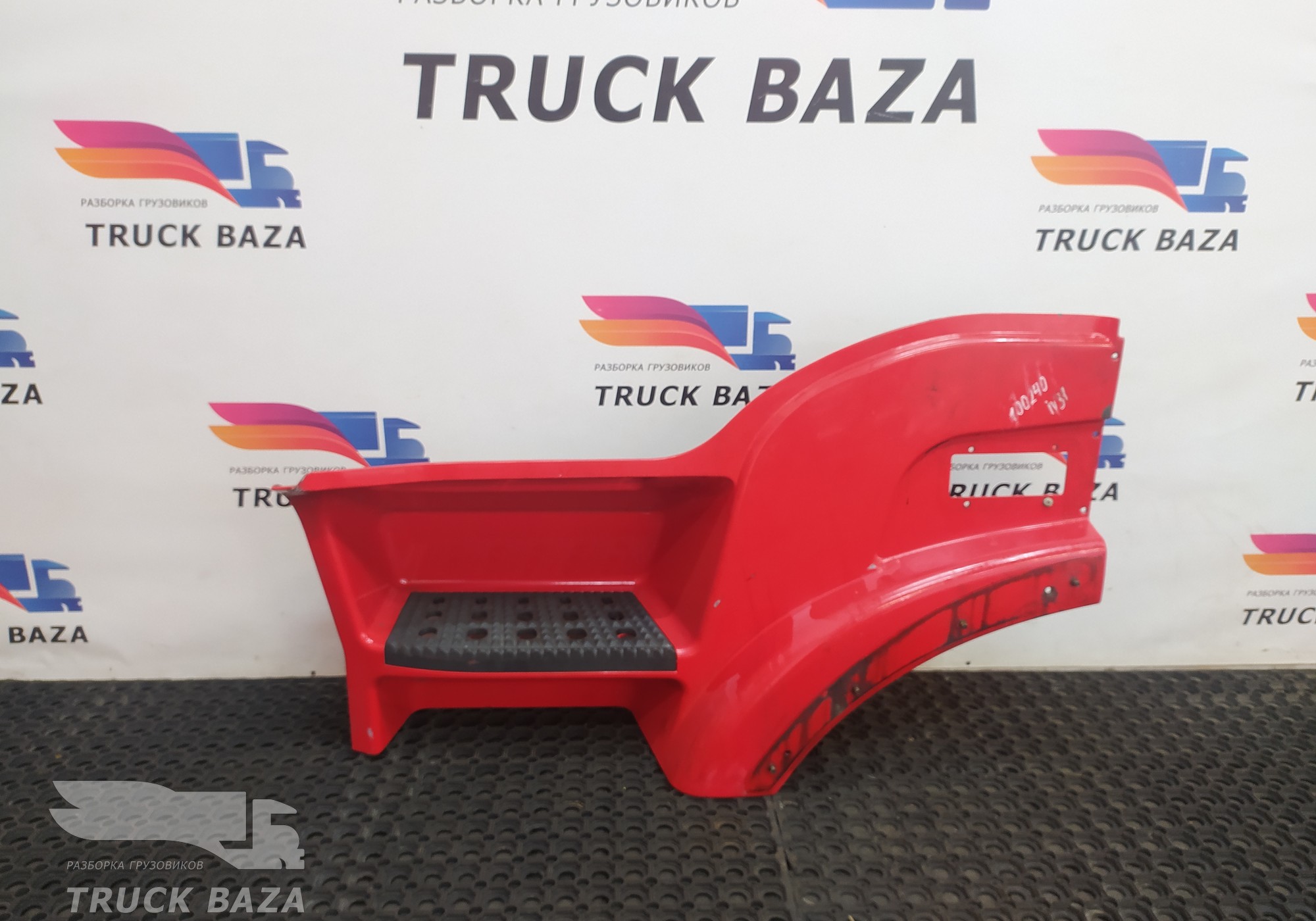 504211219 Корпус подножек левый для Iveco Stralis II Hi-Way (с 2012)