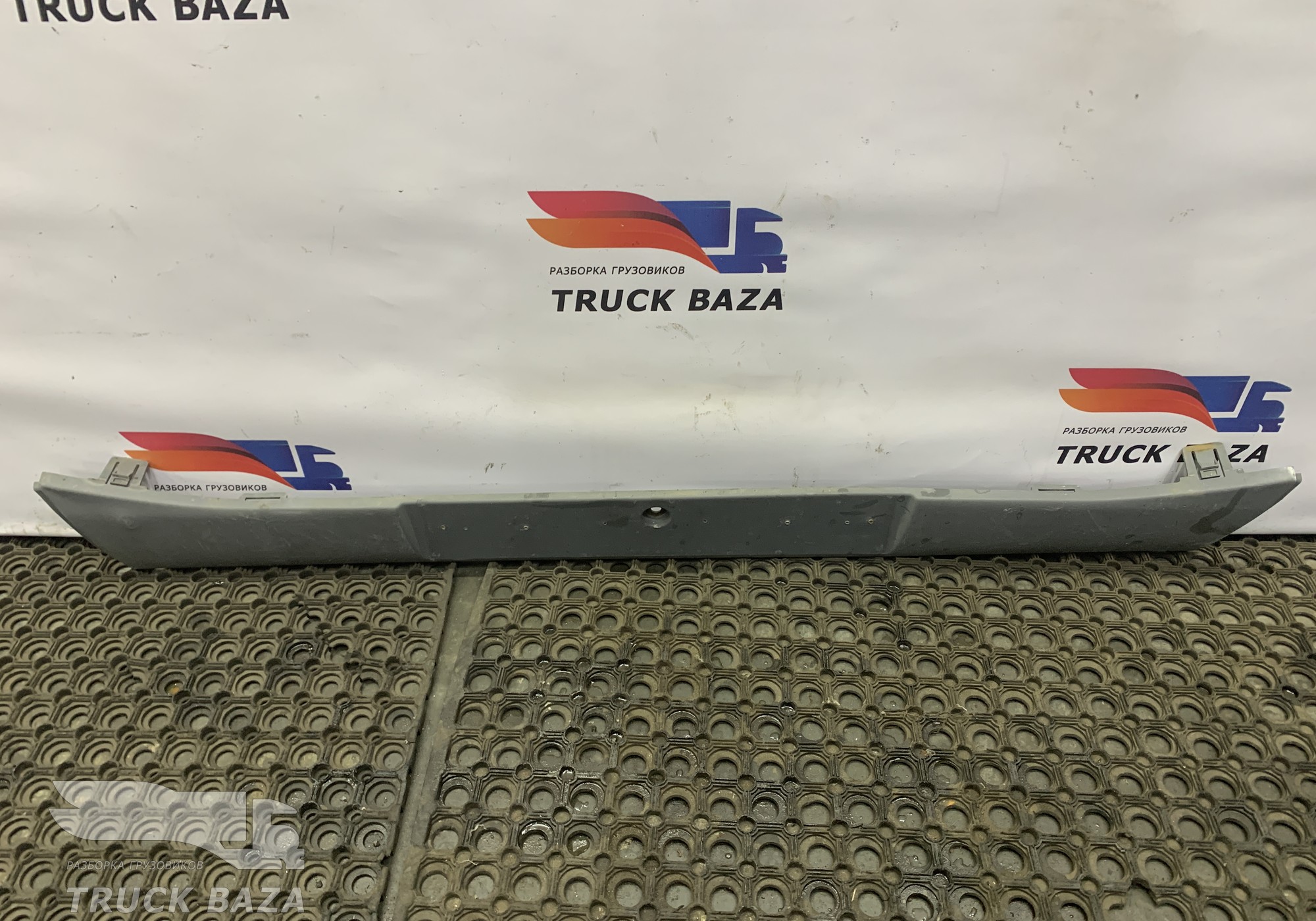 21316576 Накладка бампера центральная