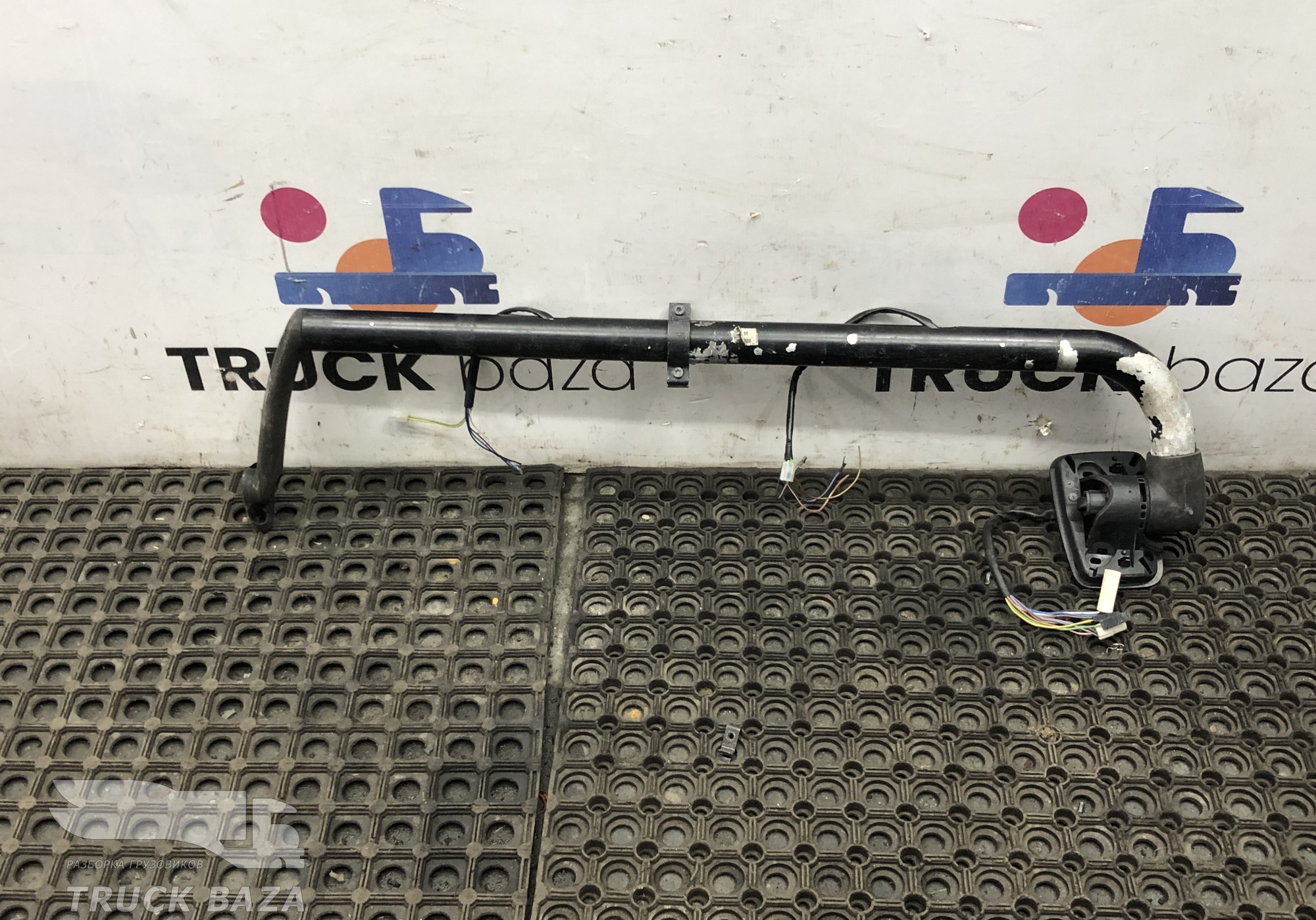 1808567 Кронштейн зеркала заднего вида левого для Daf XF105 (с 2005)