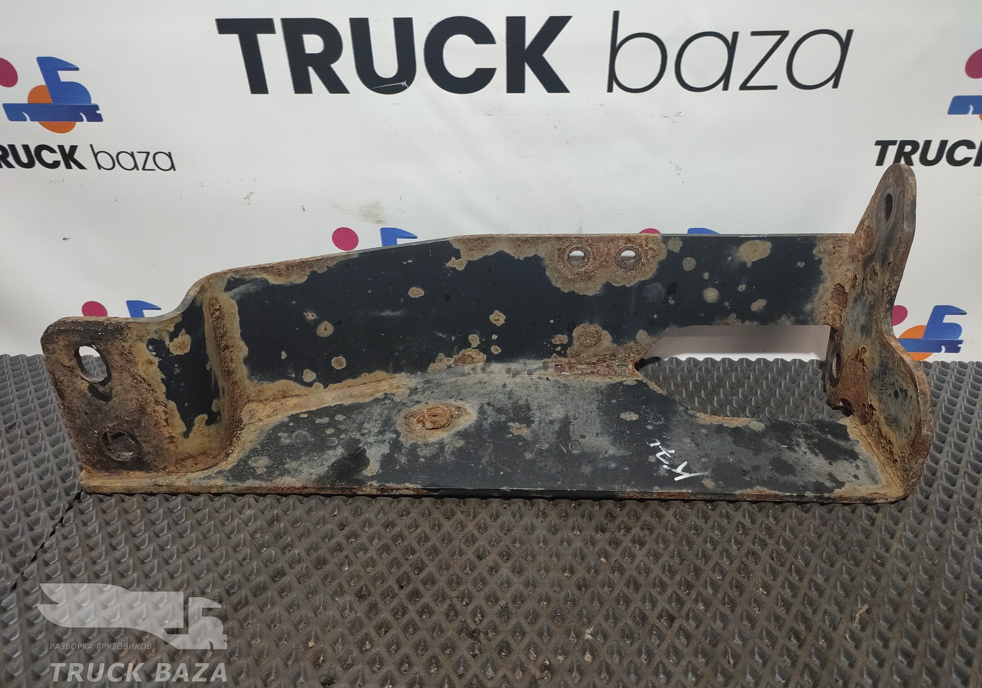 5490840504010 Кронштейн подножки правый для КАМАЗ 5490 (с 2013)