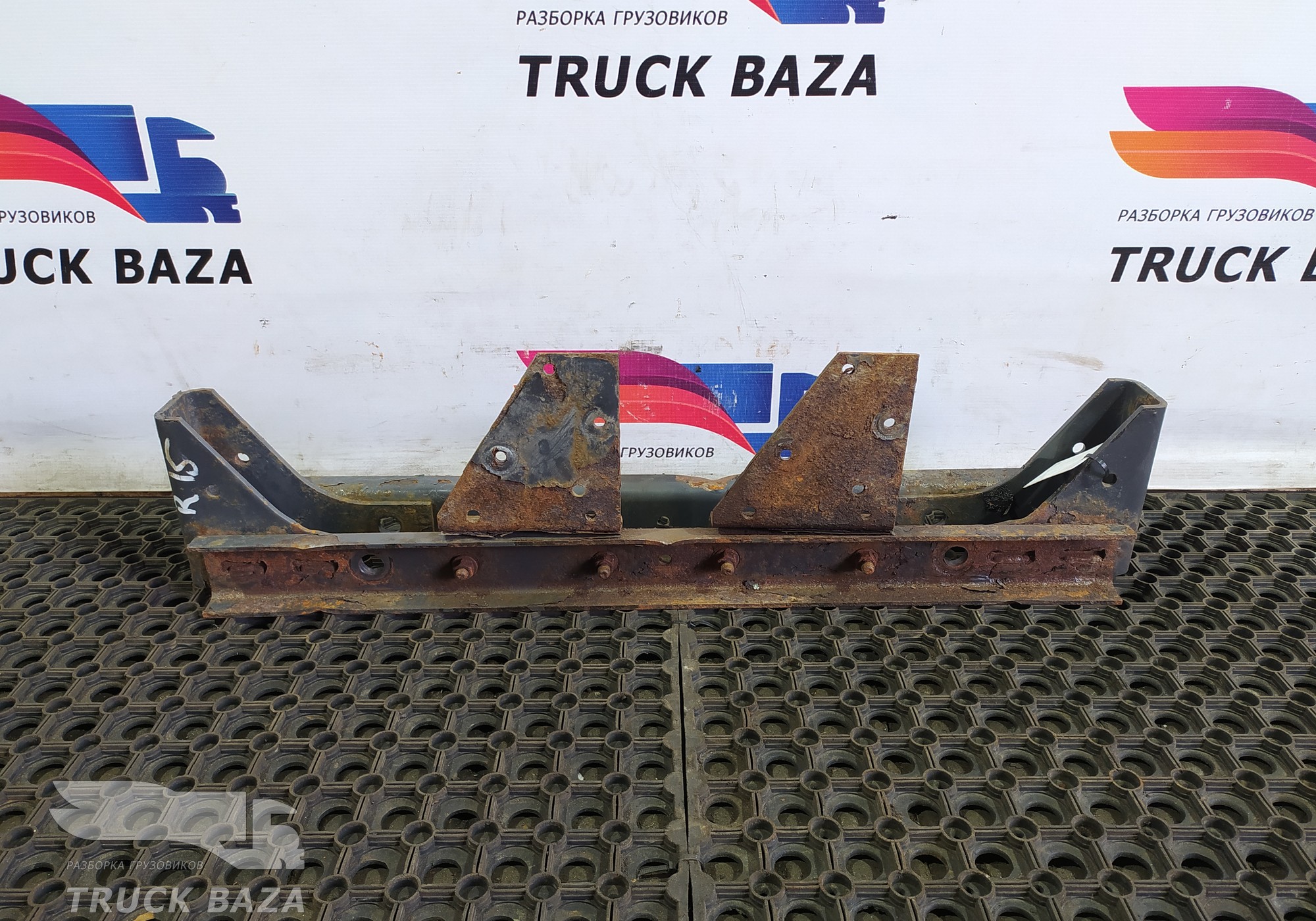 7421842049 Кронштейн задних амортизаторов для Renault