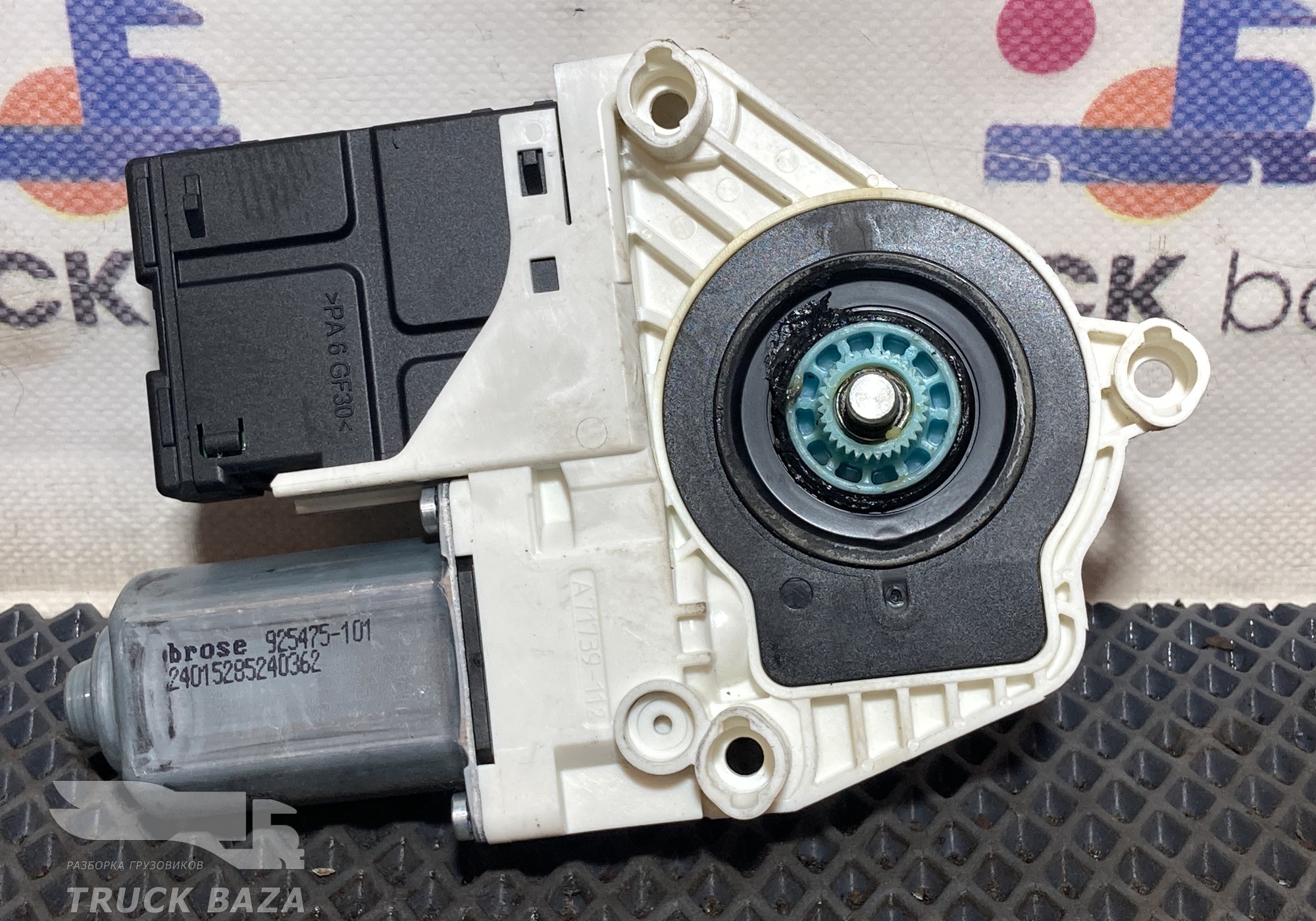 84062949 Моторчик стеклоподъемника правый