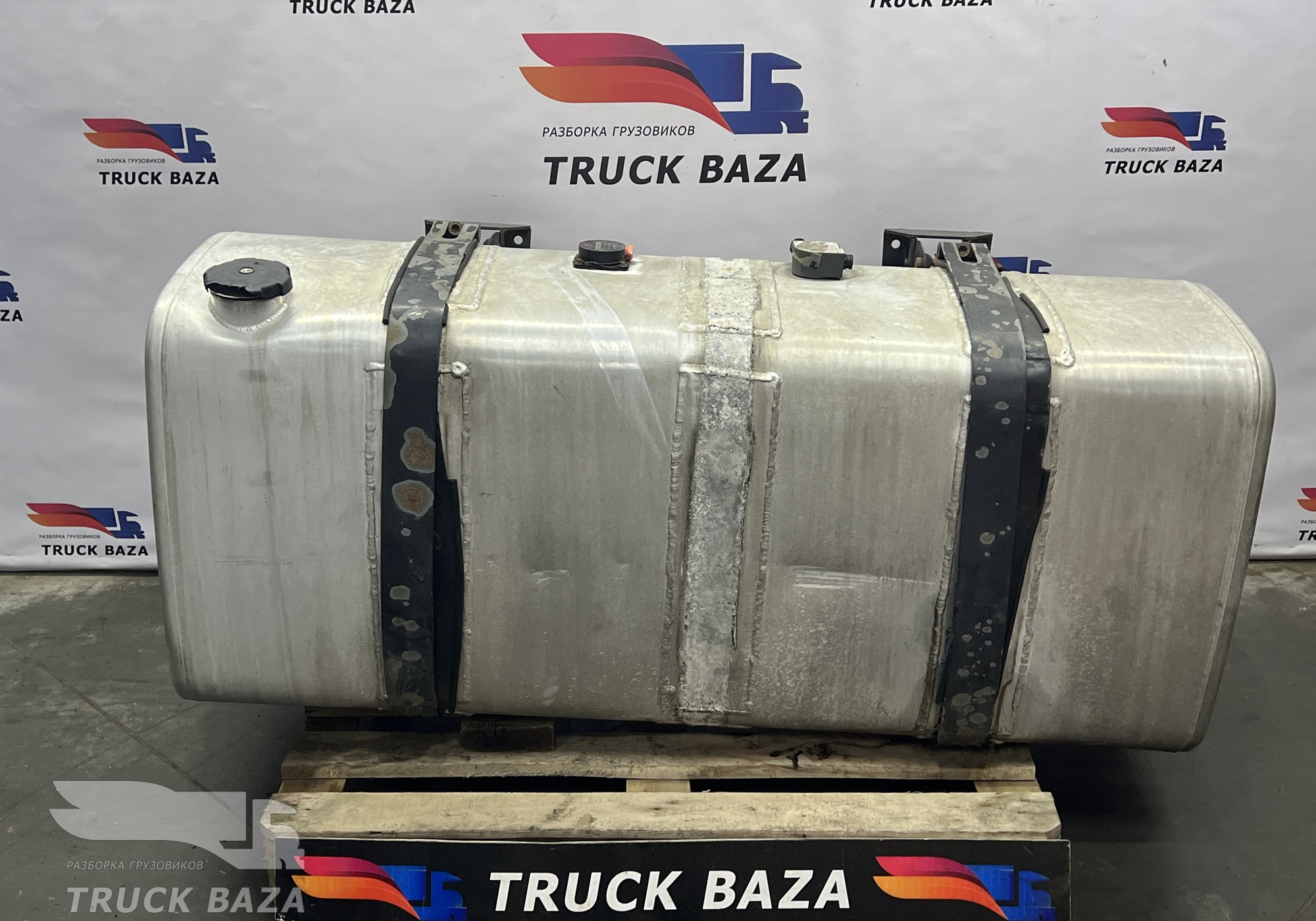 21516455 Бак топливный 650L