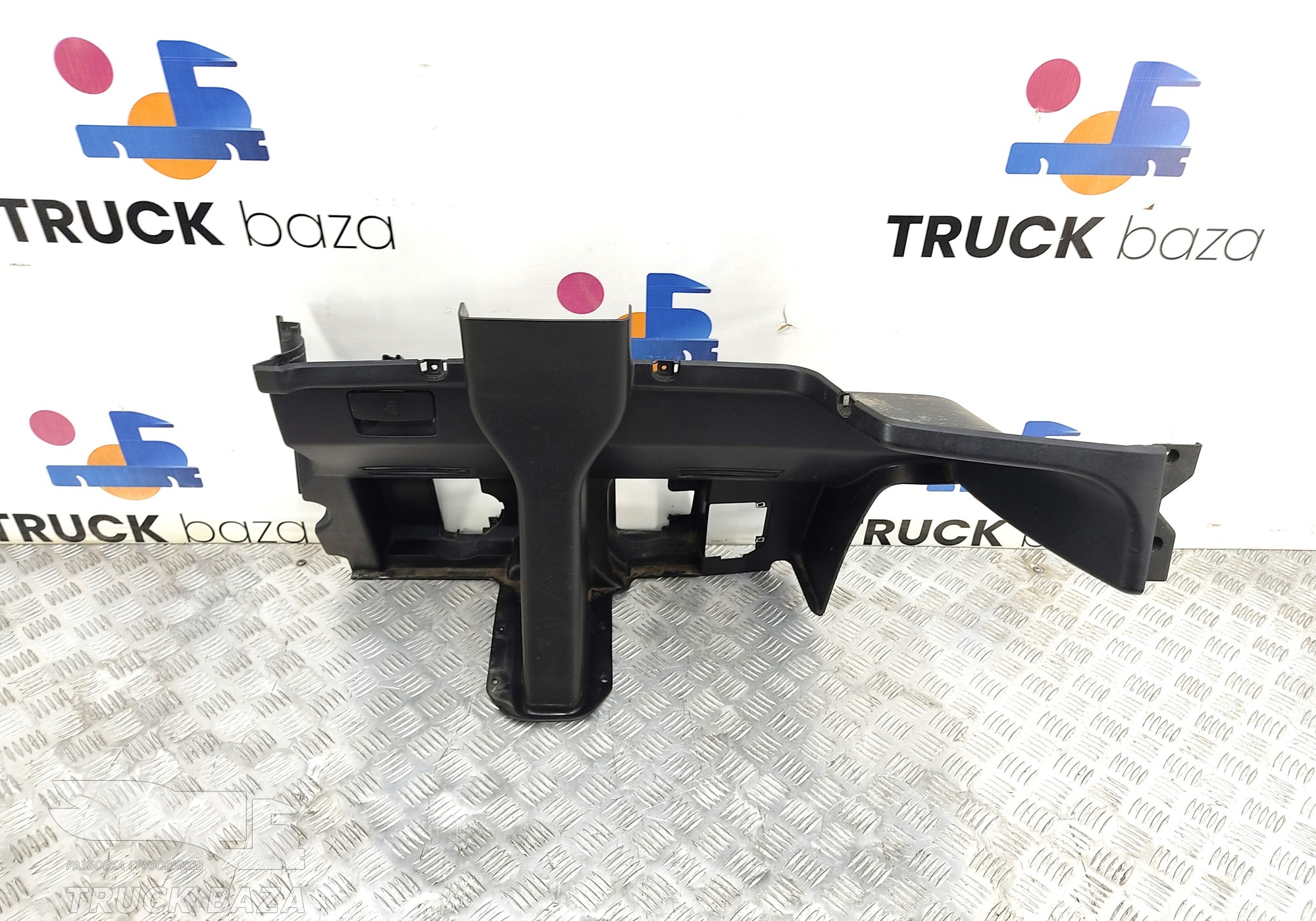 81614700039 Кожух рулевой колонки нижний для Man TGX