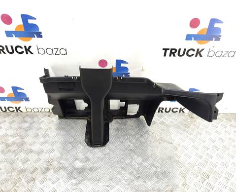 81614700039 Кожух рулевой колонки нижний