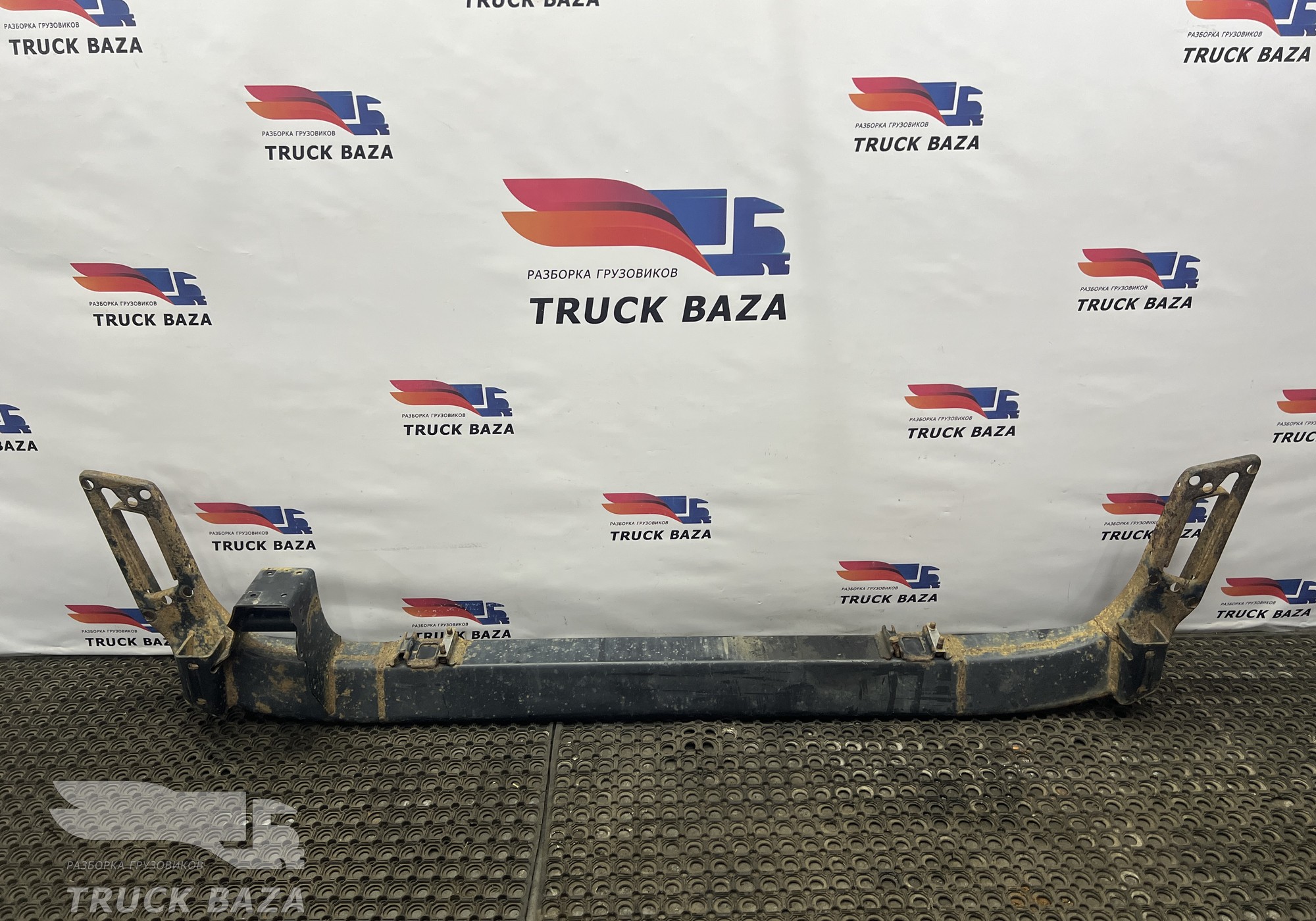 81416505024 Усилитель переднего бампера